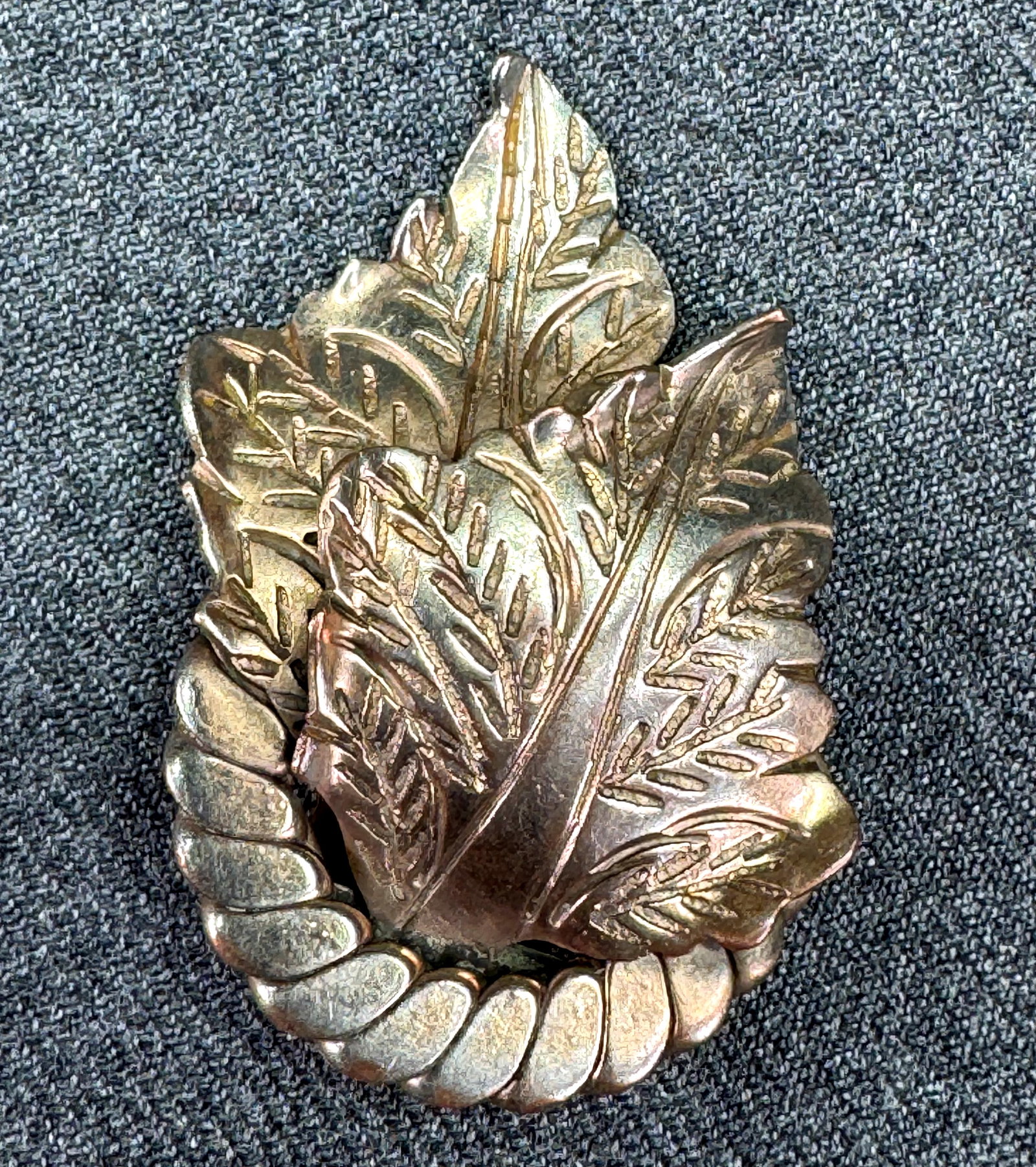 Vintage 40s gold-toned metal leaves dress clip brooch. *a (1 of 5)