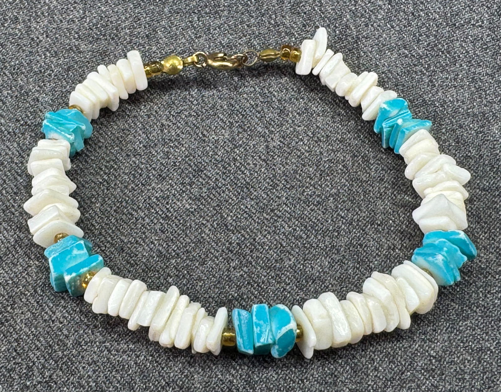 Vintage dyed turquoise shell chips goldtoned metal bracelet. *a (1 of 5)