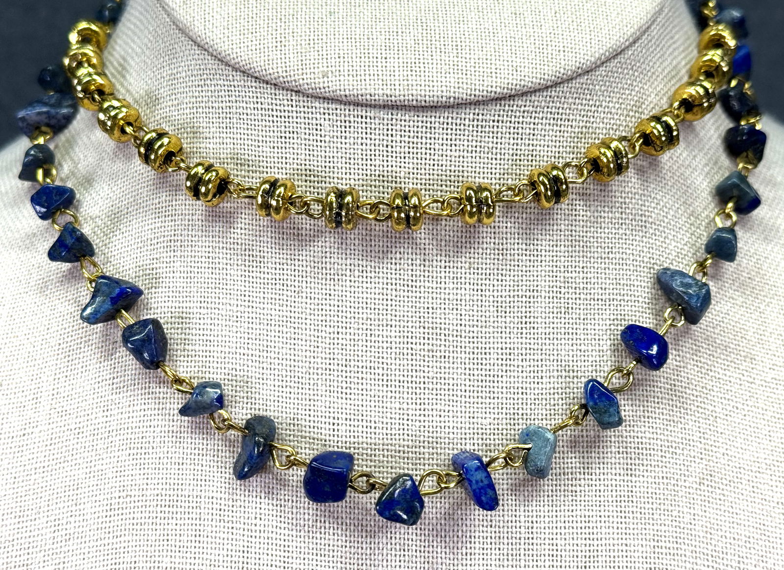 Vintage wired sodalite chips gold-toned metal beaded necklace #a: Vintage wired sodalite chips gold-toned metal beaded necklace. Unmarked. For measures please refer to the pictures taken with a measuring tape. Weight: 9 Grams. IN HOUSE FLAT SHIPPING & HANDLING COST
