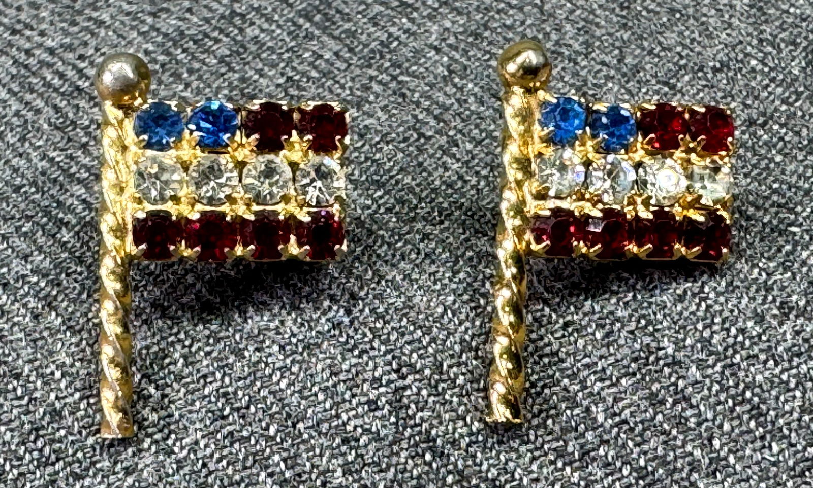 Vintage rhinestones gold-toned USA Patriotic American Flag lapel pins. Lot of 2 #a (1 of 4)
