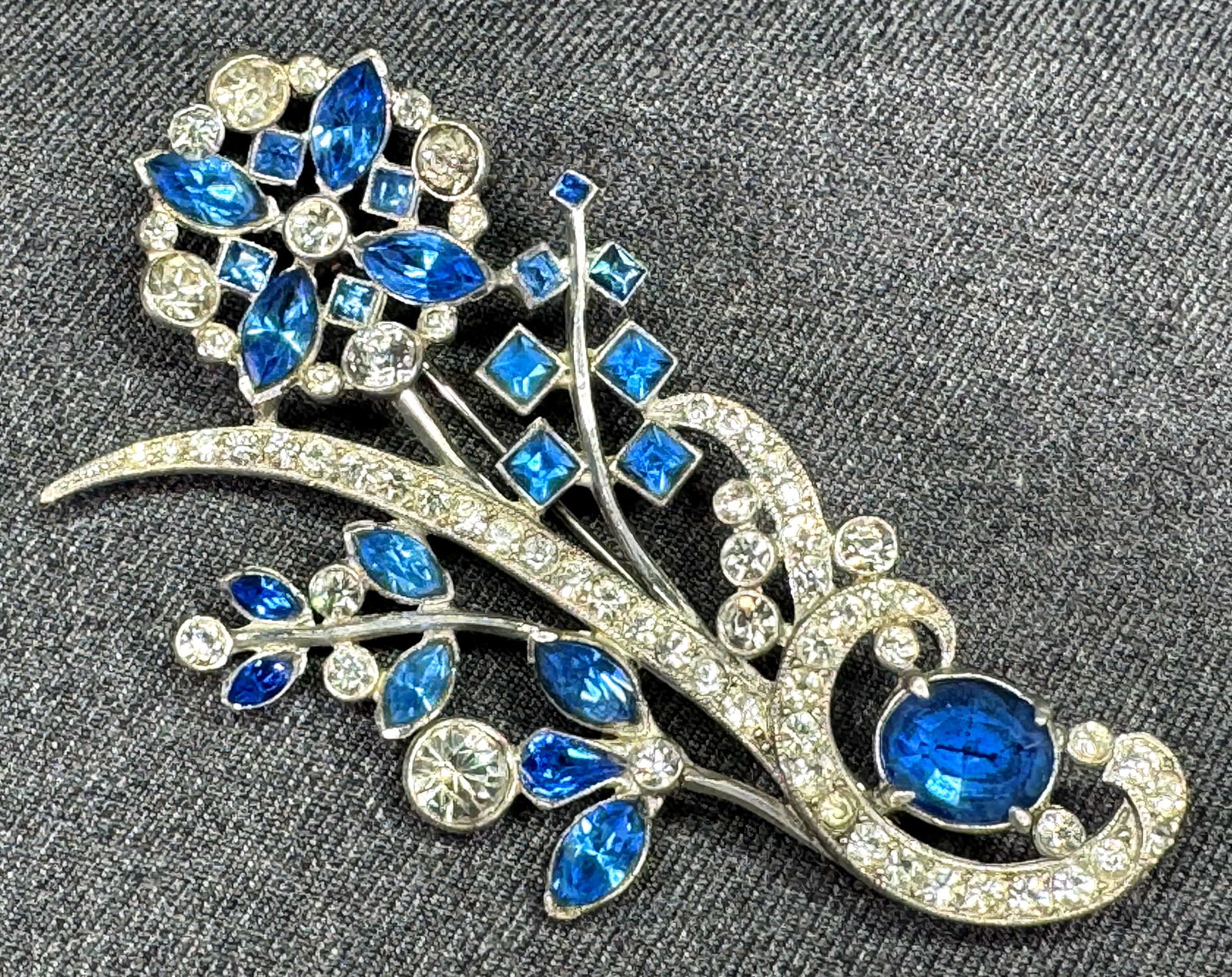 Vintage Trifari style crystals silver-toned flowers bouquet pin brooch. 3 1/2 inches 1AWT (1 of 9)