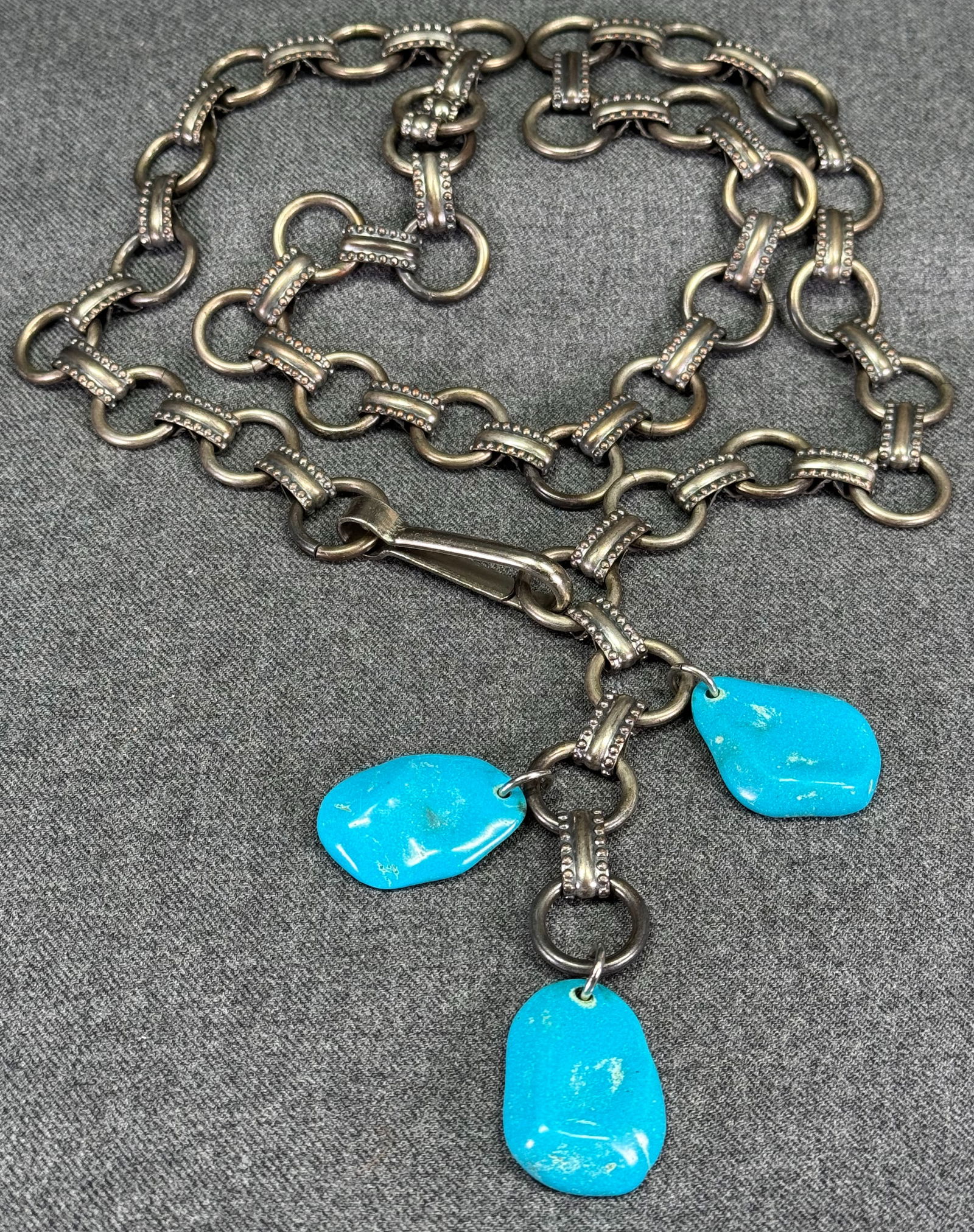 Vintage MCM dangle turquouise resin dangles silvertone metal chain belt: IN HOUSE FLAT SHIPPING & HANDLING COST WITHIN ALL THE U.S. : 7 To bypass LiveShipping, and use our In-House shipping service for 7 or shipping combined for multiple lots, please select “Arrange Your