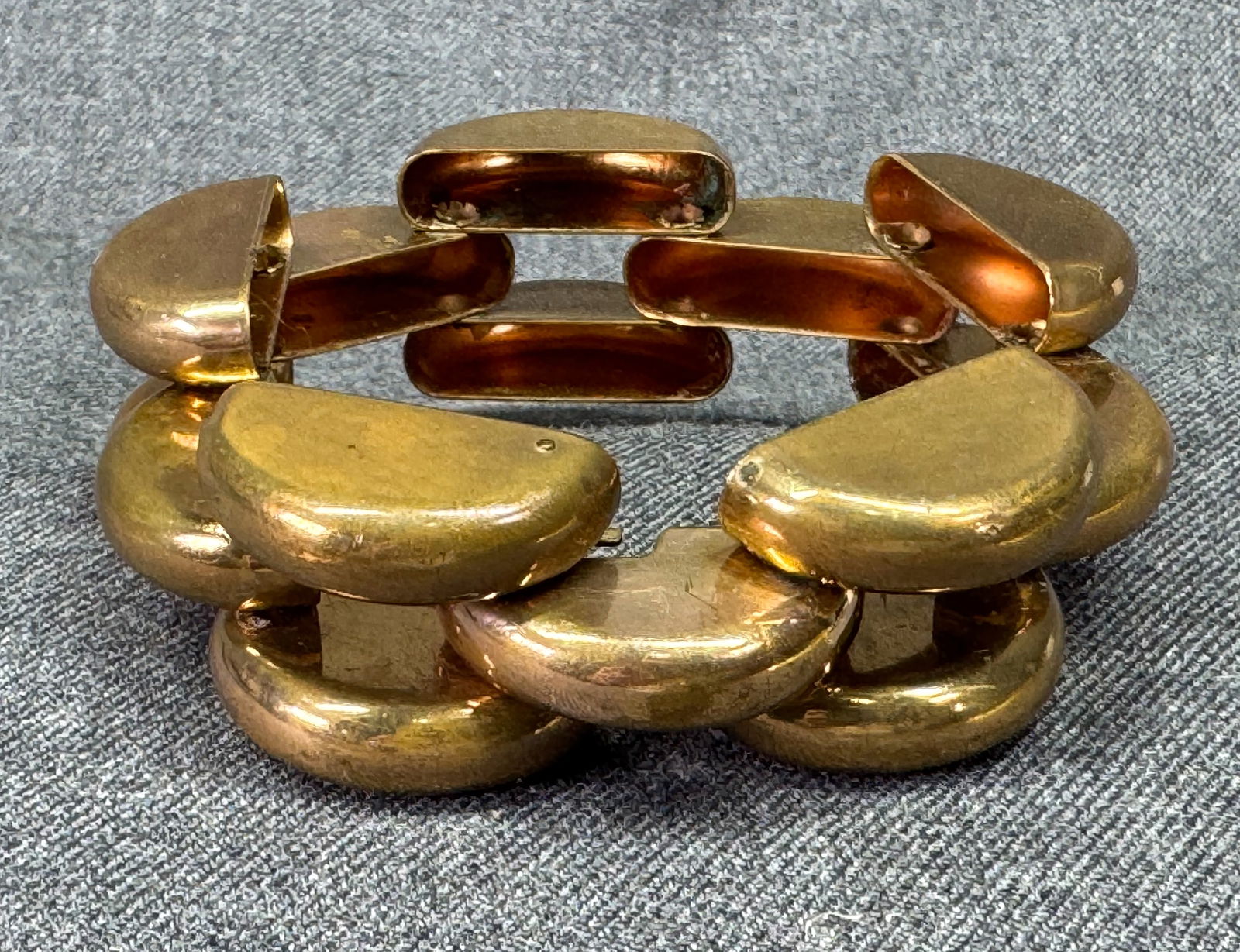 Vintage gold-toned dome tank links bracelet (1 of 7)