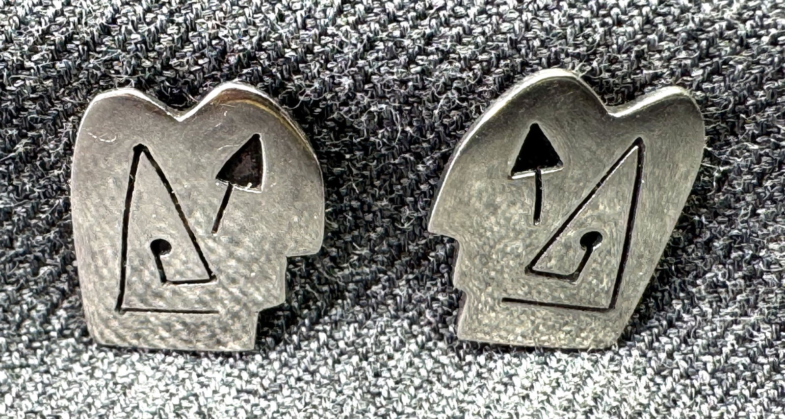 Vintage Native American black accents sterling silver face shaped stud earrings. V (1 of 7)