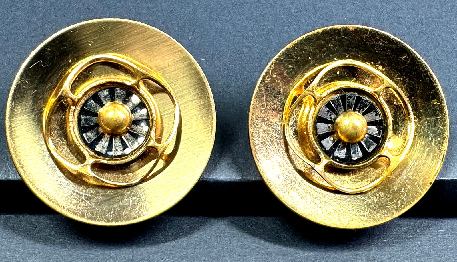 Vintage artisan crafted mixed metal flower rounded pin brooches. (1 of 5)