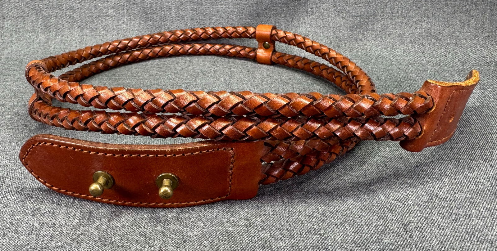Vintage 90s Verri Italy genuine woven leather belt.: Vintage 90s Verri Italy genuine woven leather belt. Size 90/36. Marked Verri Made in Italy. For measures please refer to the pictures taken with a measuring tape. Weight: Grams. IN HOUSE FLAT SHIPPING