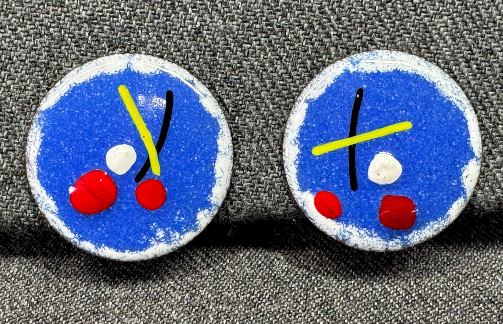 Vintage MCM enamel copper rounded screw back earrings: IN HOUSE FLAT SHIPPING & HANDLING COST WITHIN ALL THE U.S. : 7 To bypass LiveShipping, and use our In-House shipping service for 7 or shipping combined for multiple lots, please select “Arrange Your