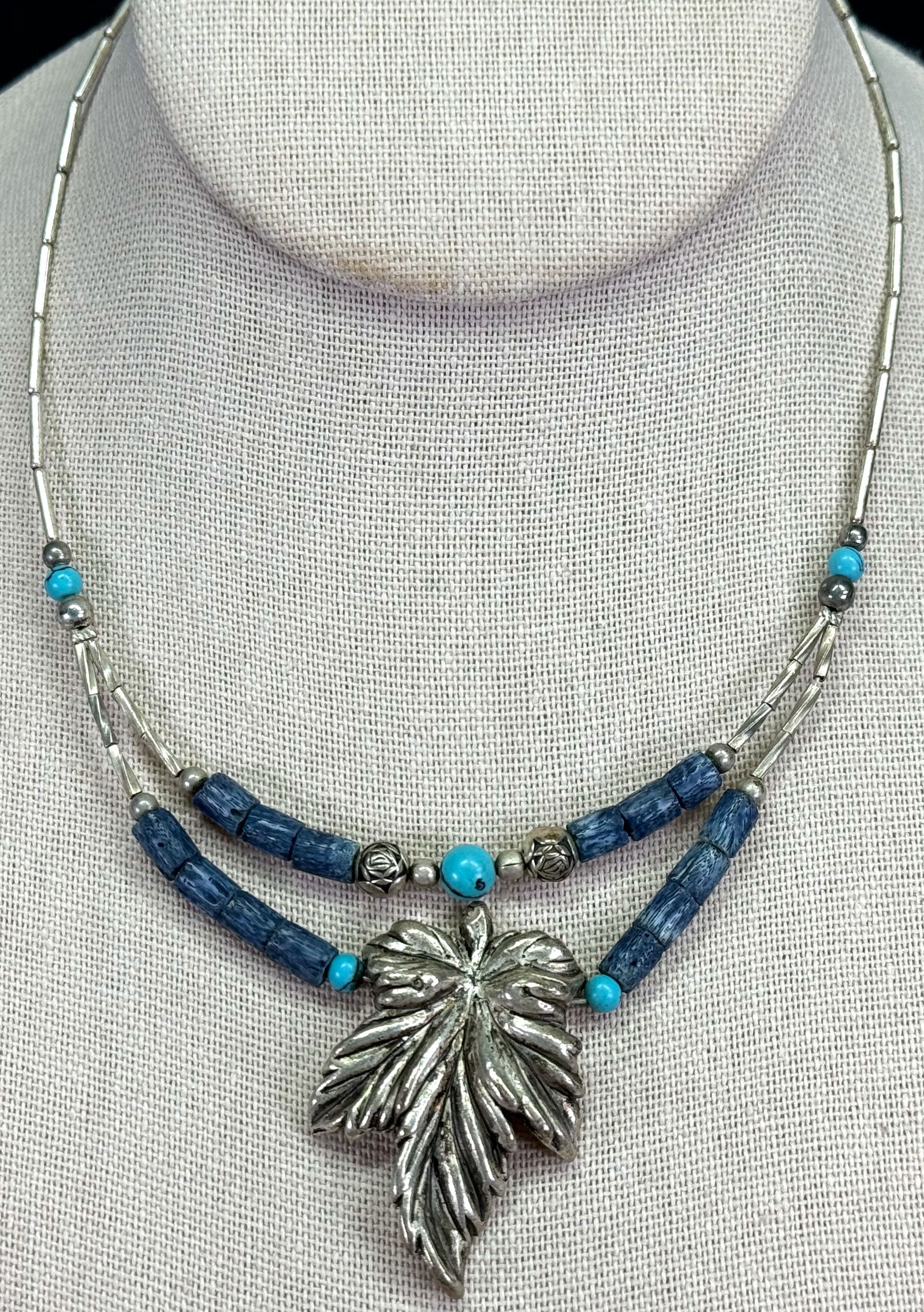 Vintage Southwestern style sponge coral heishi, howlite liquid silver bead, plastic leaf necklace: IN HOUSE FLAT SHIPPING & HANDLING COST WITHIN ALL THE U.S. : 7 To bypass LiveShipping, and use our In-House shipping service for 7 or shipping combined for multiple lots, please select “Arrange Your