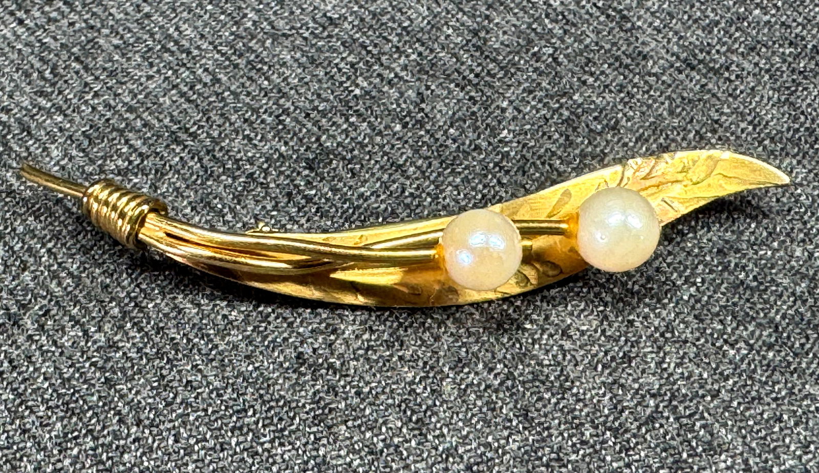 Vintage Bojar 12K gold-filled pearly beads engraved leaf pin brooch (1 of 8)