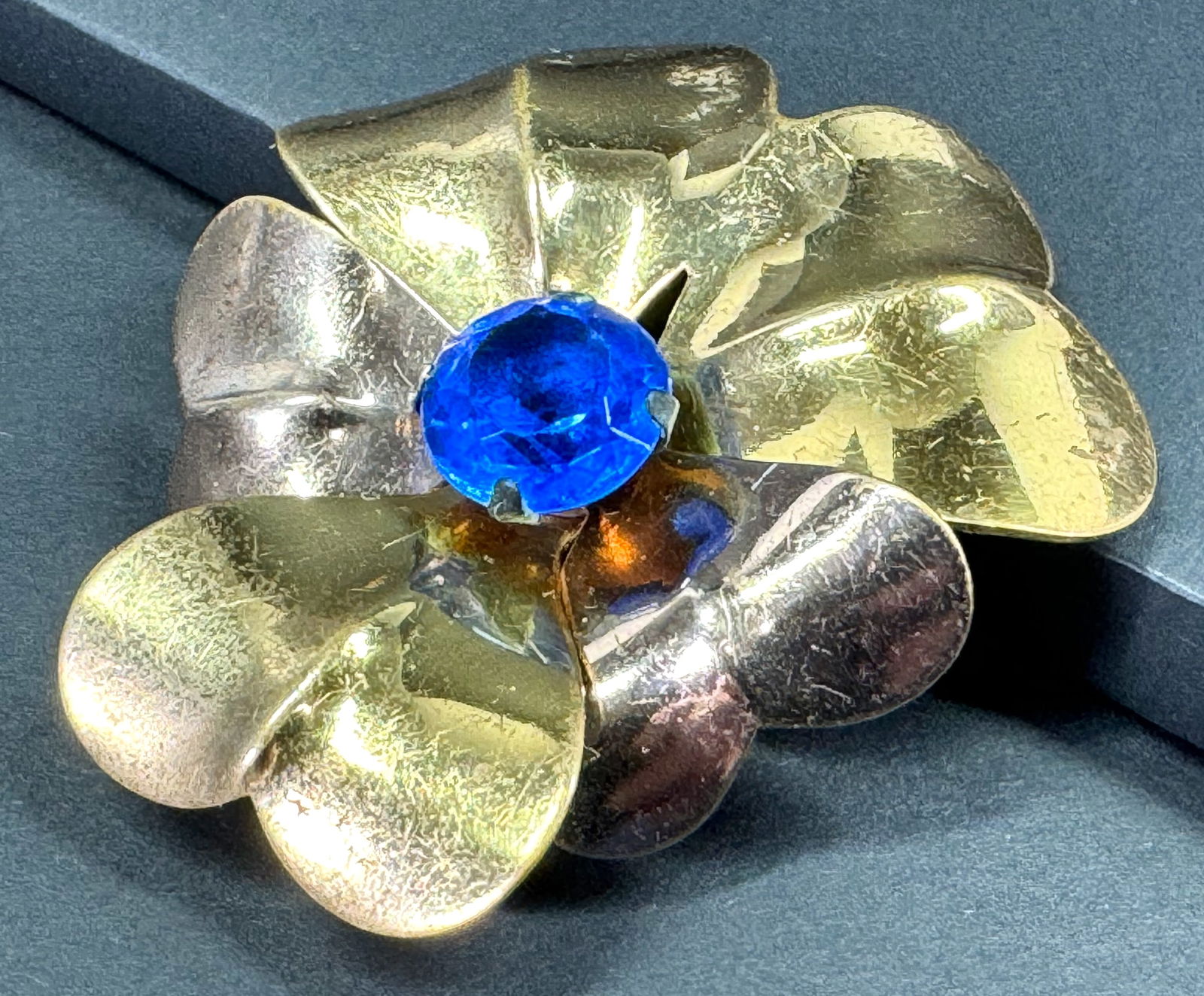 Vintage blue crystal red & yellow goldtone metal flower clip brooch.: IN HOUSE FLAT SHIPPING & HANDLING COST WITHIN ALL THE U.S. : 7 To bypass LiveShipping, and use our In-House shipping service for 7 or shipping combined for multiple lots, please select “Arrange Your