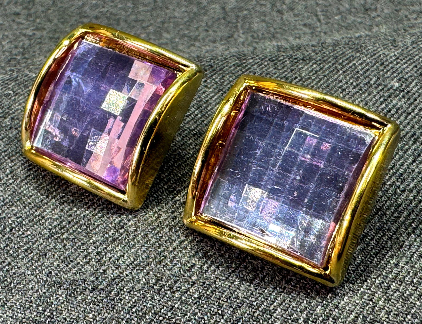 Vintage puffy lavender lucite gold-toned stud earrings: Vintage puffy lavender lucite gold-toned stud earrings. Unmarked. For measures please refer to the pictures taken with a measuring tape. Weight: 8 Grams. IN HOUSE FLAT SHIPPING & HANDLING COST WITHIN