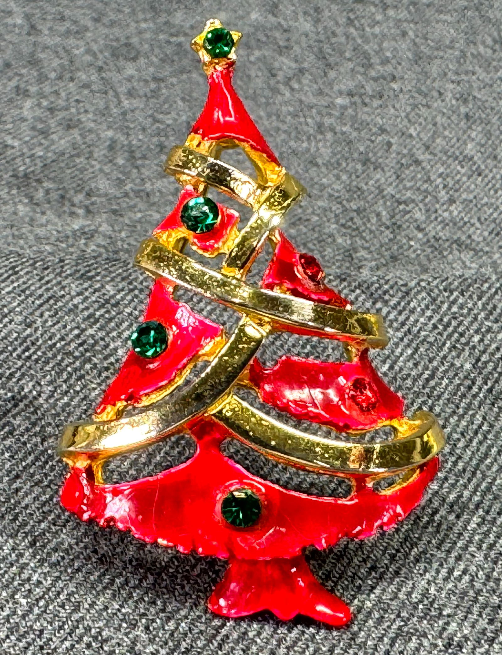 Vintage Zentall crystals enamel goldtoned metal Christmas tree brooch pin: IN HOUSE FLAT SHIPPING & HANDLING COST WITHIN ALL THE U.S. : 7 To bypass LiveShipping, and use our In-House shipping service for 7 or shipping combined for multiple lots, please select “Arrange Your