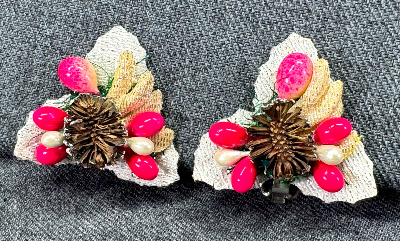 Vintage Japanese Christmas clip on earrings. Holly glitter leaves, beads, mini pine cones: IN HOUSE FLAT SHIPPING & HANDLING COST WITHIN ALL THE U.S. : 7 To bypass LiveShipping, and use our In-House shipping service for 7 or shipping combined for multiple lots, please select “Arrange Your