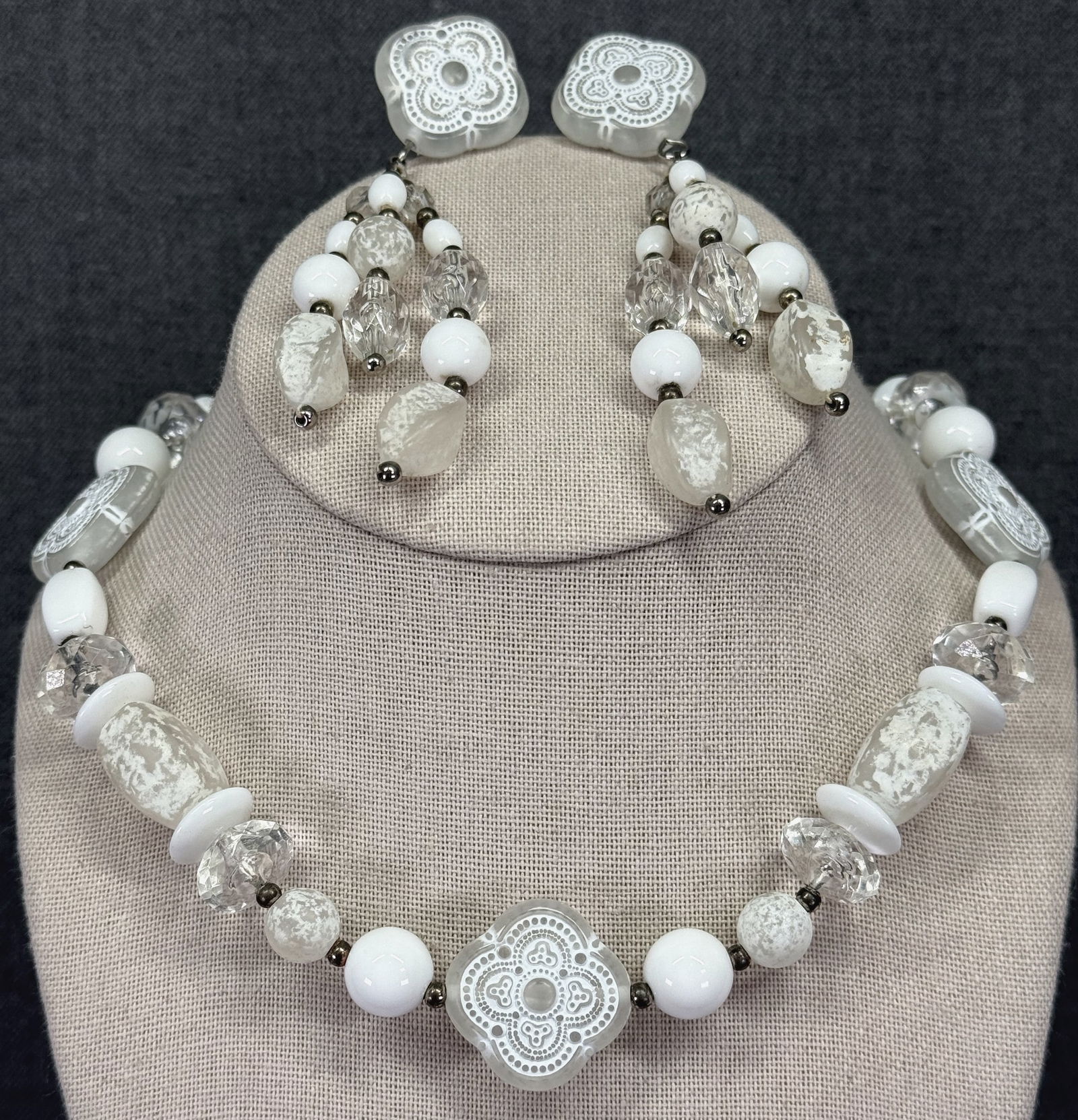 Vintage frosted, white & clear lucite beads necklace and clip on earrings: IN HOUSE FLAT SHIPPING & HANDLING COST WITHIN ALL THE U.S. : 7 To bypass LiveShipping, and use our In-House shipping service for 7 or shipping combined for multiple lots, plase select “Arrange Your