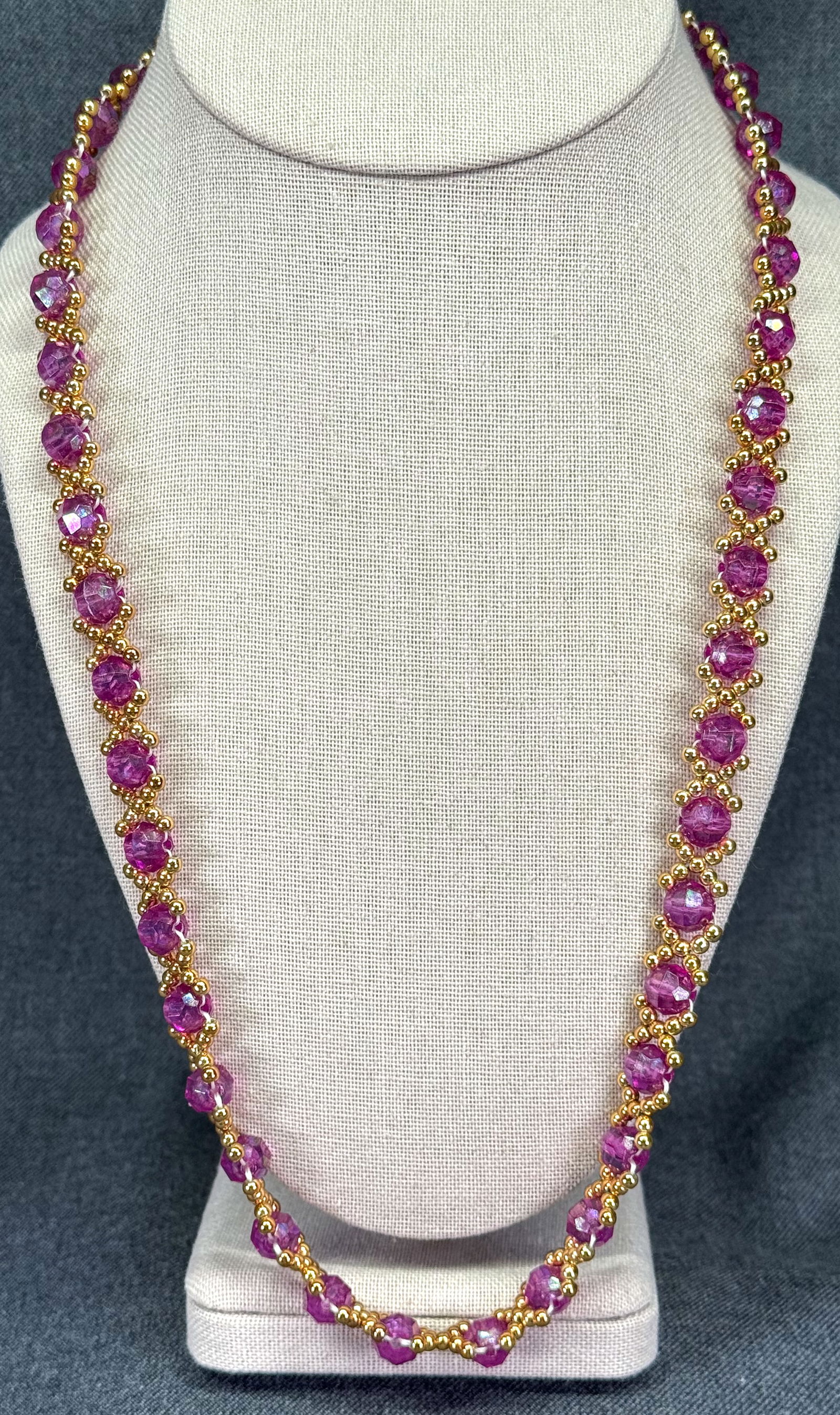 Vintage AB purple plastic & gold-toned beads woven necklace: IN HOUSE FLAT SHIPPING & HANDLING COST WITHIN ALL THE U.S. : 7 To bypass LiveShipping, and use our In-House shipping service for 7 or shipping combined for multiple lots, plase select “Arrange Your