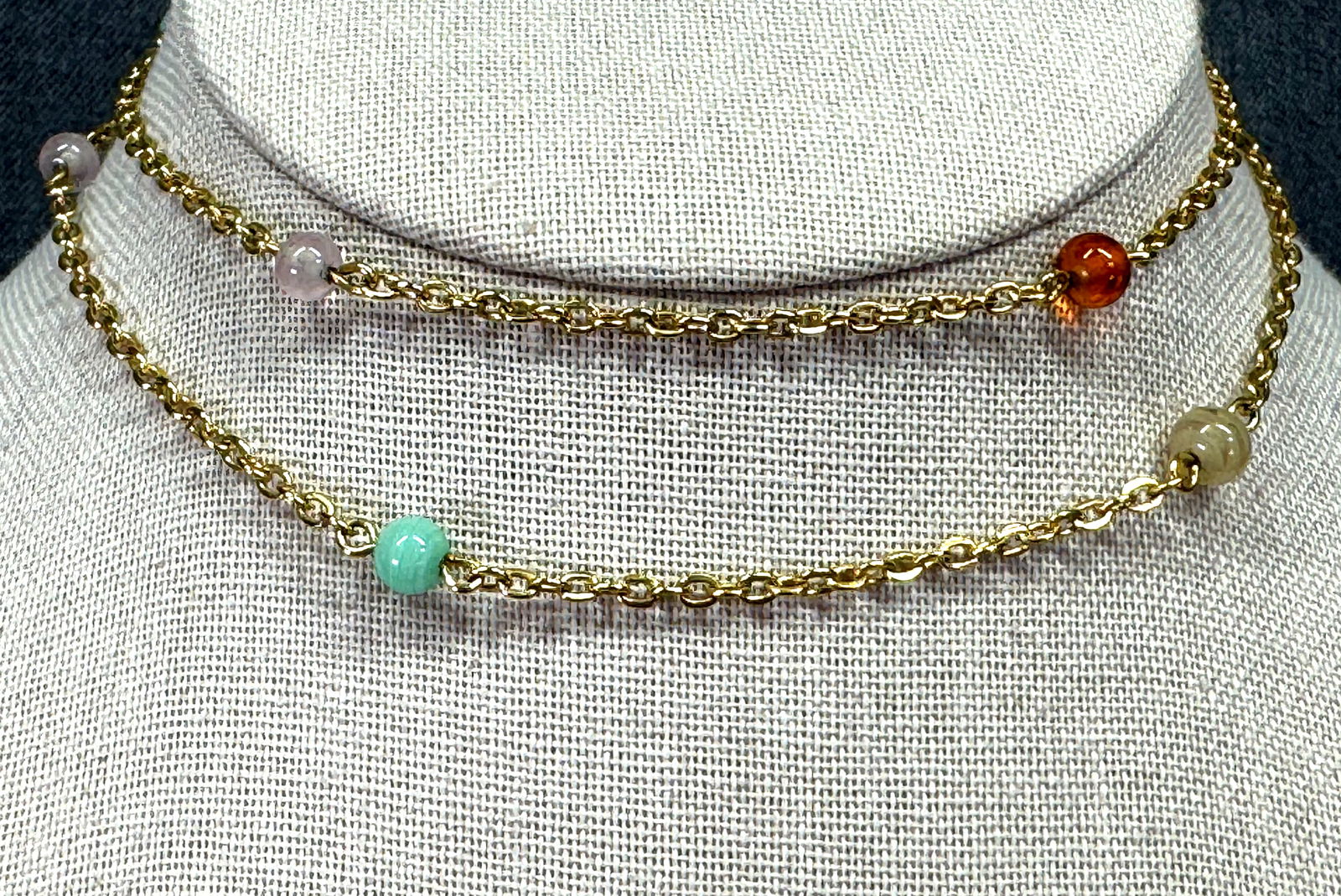 Vintage color glass beads gold-toned chain necklace: IN HOUSE FLAT SHIPPING & HANDLING COST WITHIN ALL THE U.S. : 7 To bypass LiveShipping, and use our In-House shipping service for 7 or shipping combined for multiple lots, plase select “Arrange Your