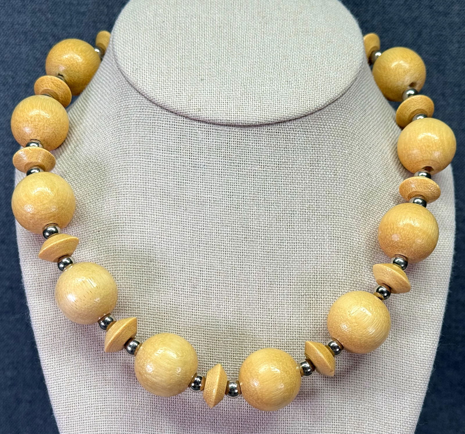 Vintage wooden and silver-toned beads necklace (1 of 5)
