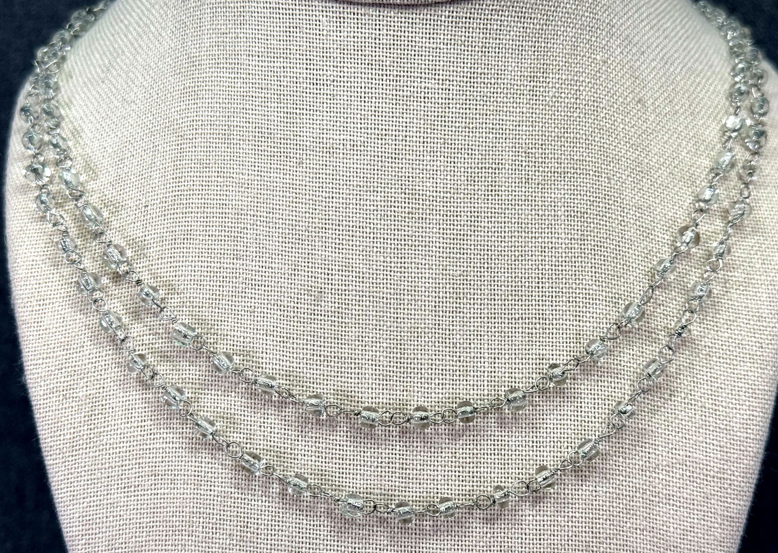 Vintage artisan crafted clear beads silver-toned necklace: Vintage artisan crafted clear beads silver-toned necklace. Unmarked. For measures please refer to the pictures taken with a measuring tape. Weight: 3 Grams. IN HOUSE FLAT SHIPPING & HANDLING COST WITH