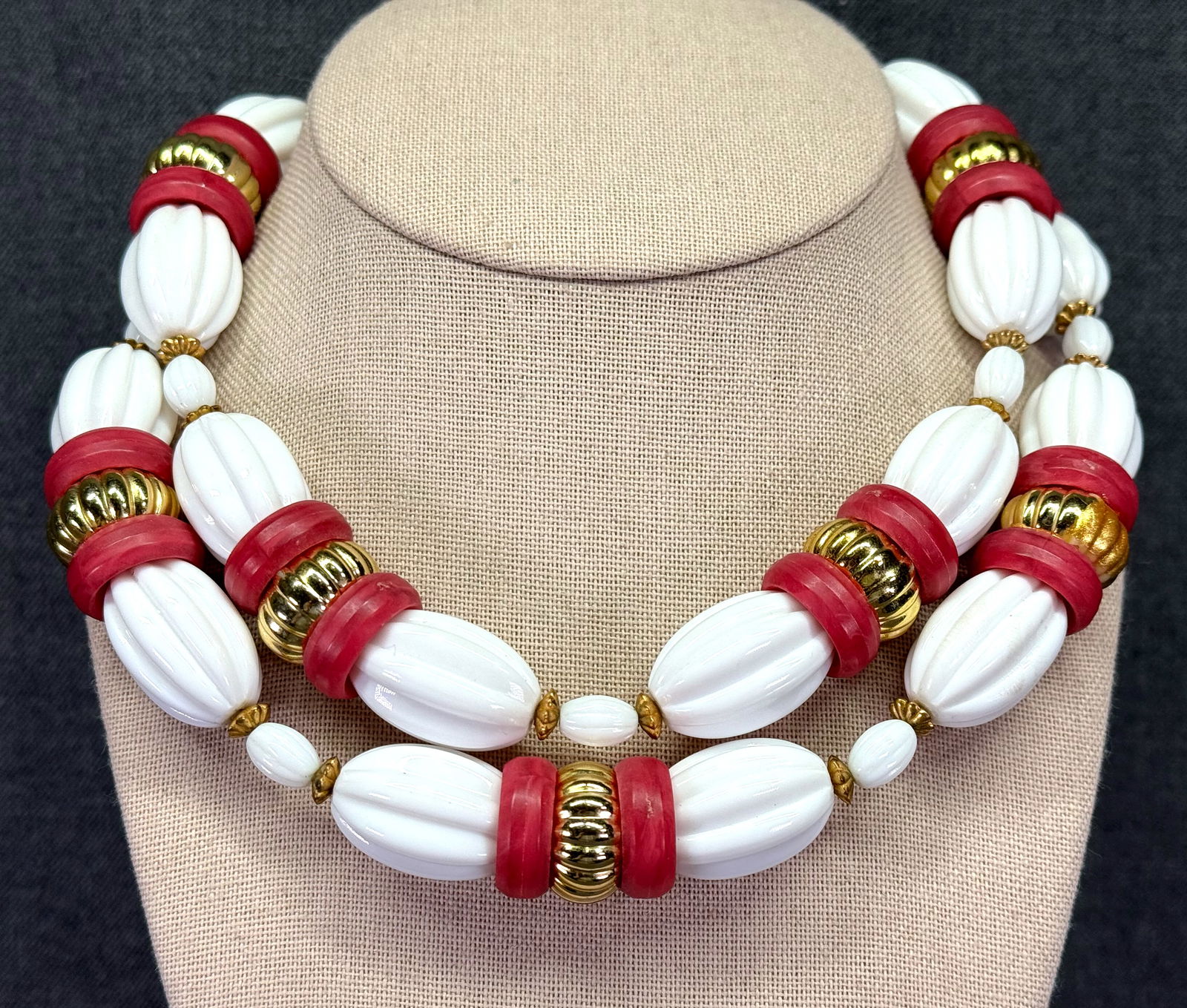Vintage white, raspberry and golden plastic beaded necklace (1 of 7)