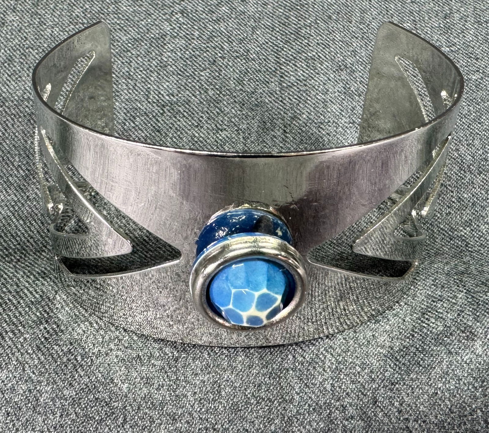 Vintage art deco style celluloid bead chromed metal cuff bracelet.: IN HOUSE FLAT SHIPPING & HANDLING COST WITHIN ALL THE U.S. : 7 To bypass LiveShipping, and use our In-House shipping service for 7 or shipping combined for multiple lots, please select “Arrange Your