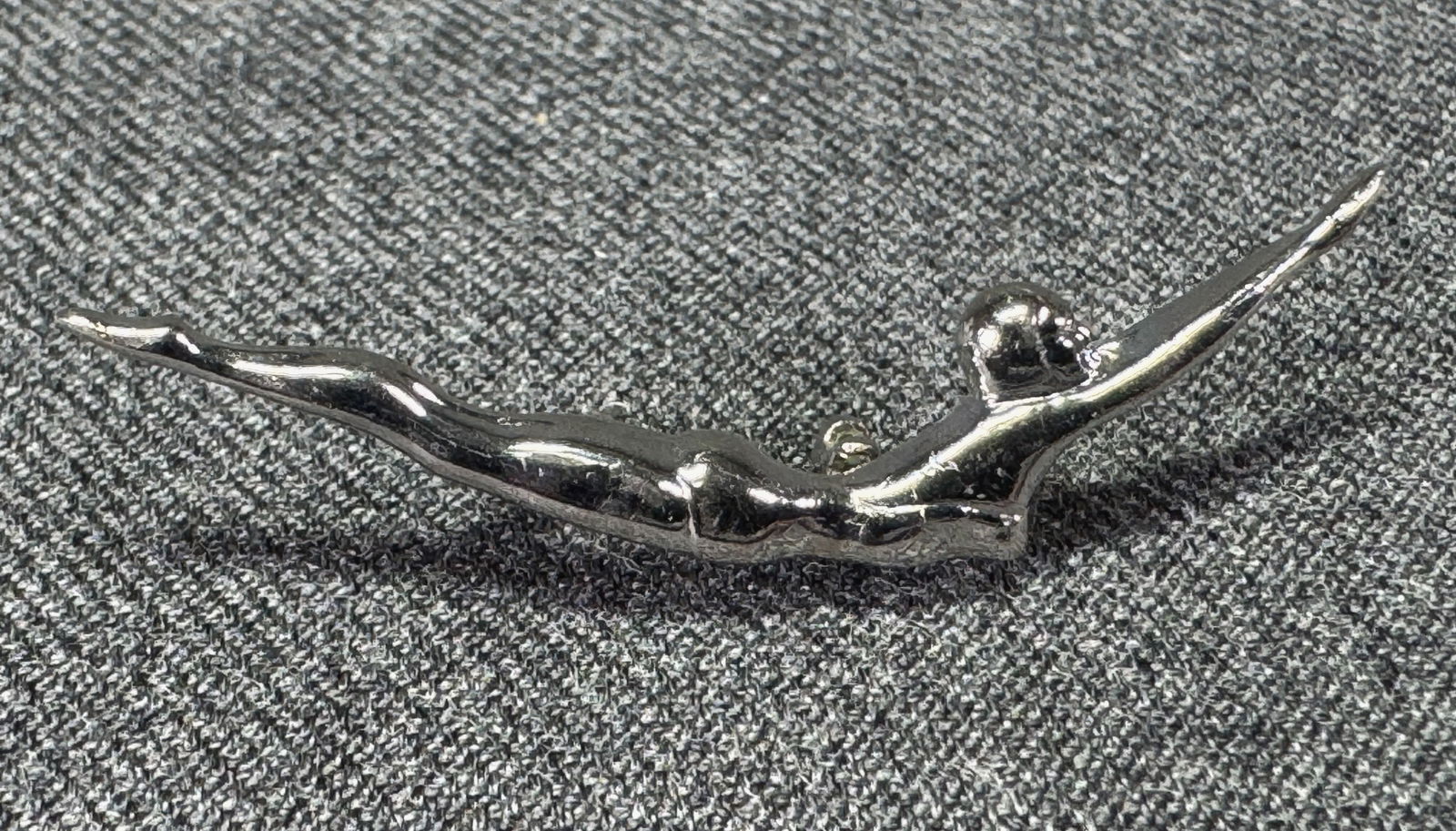 Vintage Jantzen Logo Diving Swimming Girl silvertoned brooch pin (1 of 4)