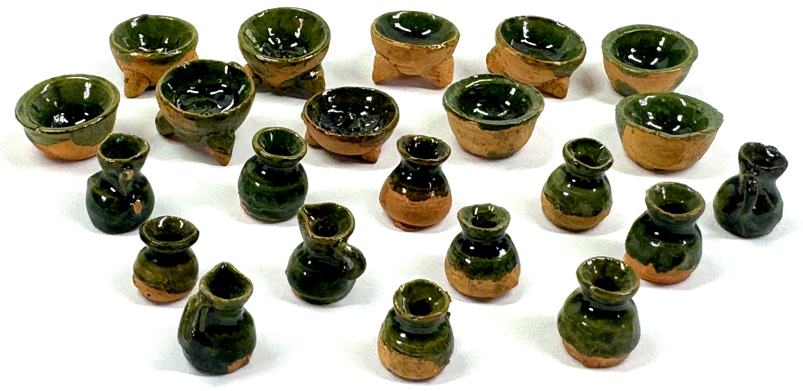 Vintage Mexican folk art tiny miniature pottery. Lot of 22 pieces. (1 of 10)