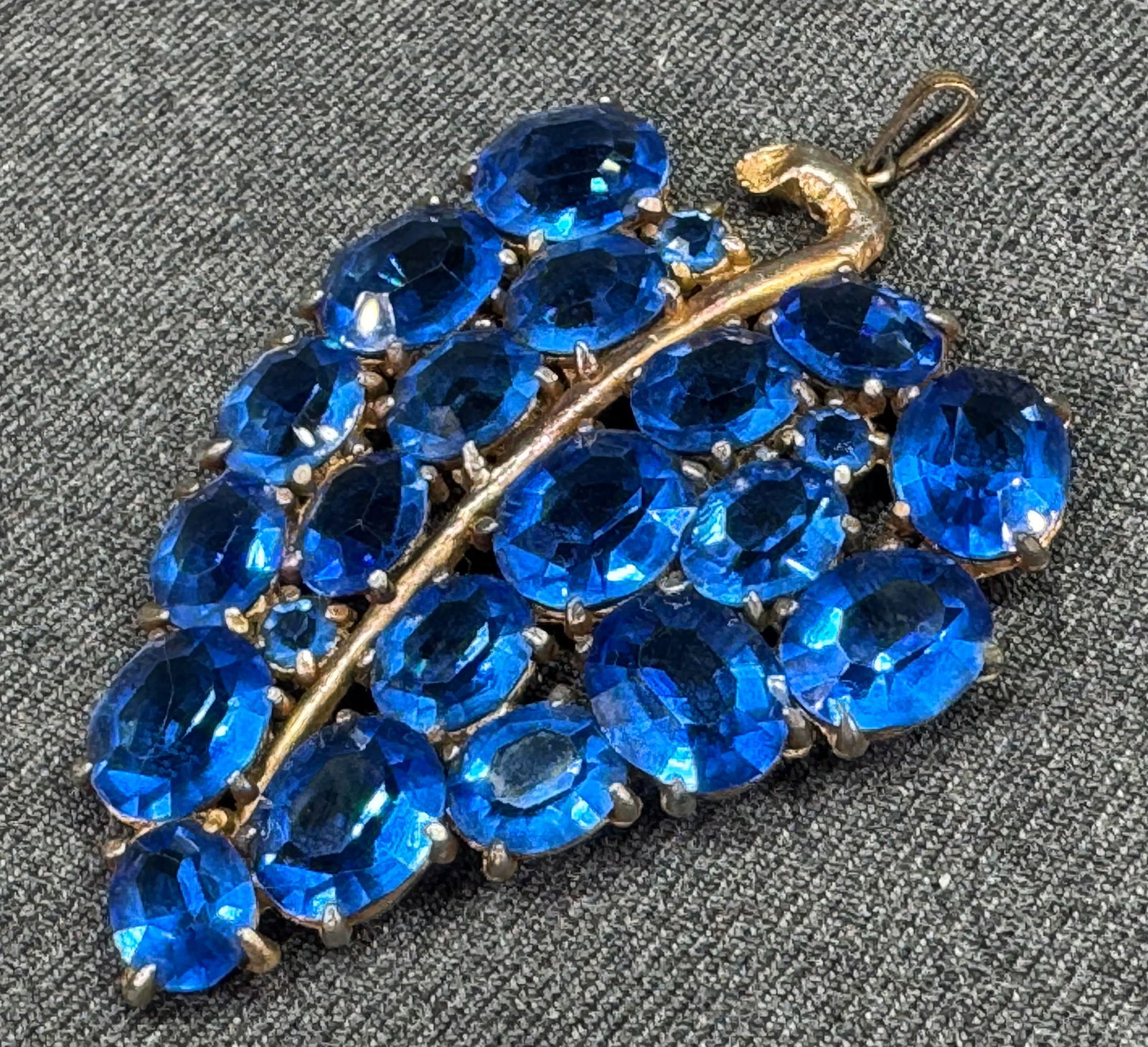 Antique open back blue crystals gold-toned pot metal leaf pendant: IN HOUSE FLAT SHIPPING & HANDLING COST WITHIN ALL THE U.S. : 7. To bypass LiveShipping, and use our In-House shipping service for 7 or shipping combined for multiple lots, please select “Arrange You