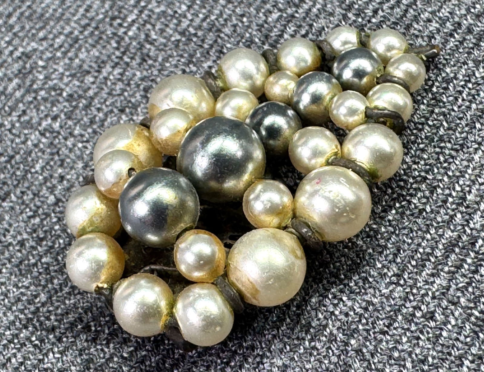 Vintage French Louis Rousselet solo earring. Marked France: Vintage French Louis Rousselet solo earring. Pearly beads silver-toned filigree metal. Marked France. For measures please refer to the pictures taken with a measuring tape. Weight: 11 Grams. IN HOUSE