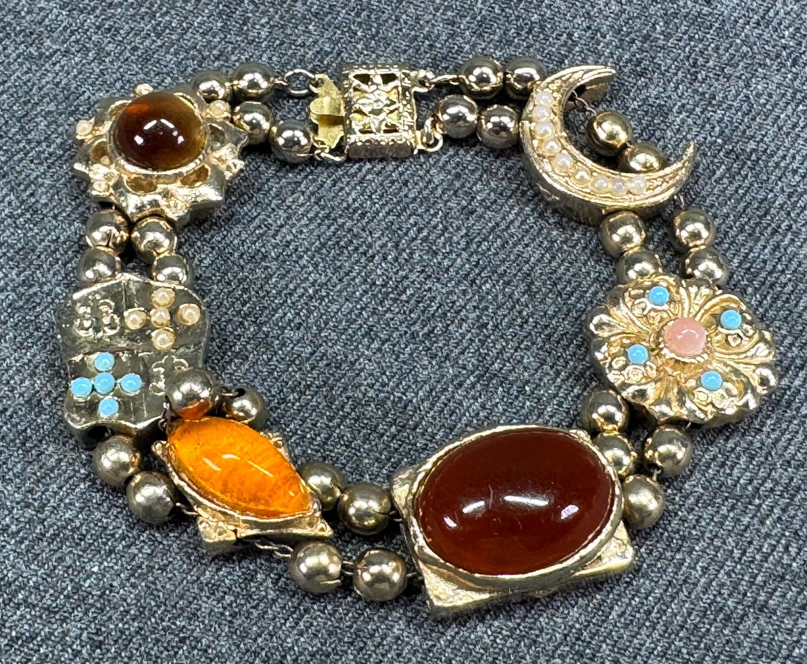 Vintage jeweled Goldette style gold-toned sliding charms bracelet: Vintage jeweled Goldette style gold-toned sliding charms bracelet. Unmarked. For measures please refer to the pictures taken with a measuring tape. Weight: 53 Grams IN HOUSE FLAT SHIPPING & HANDLING C