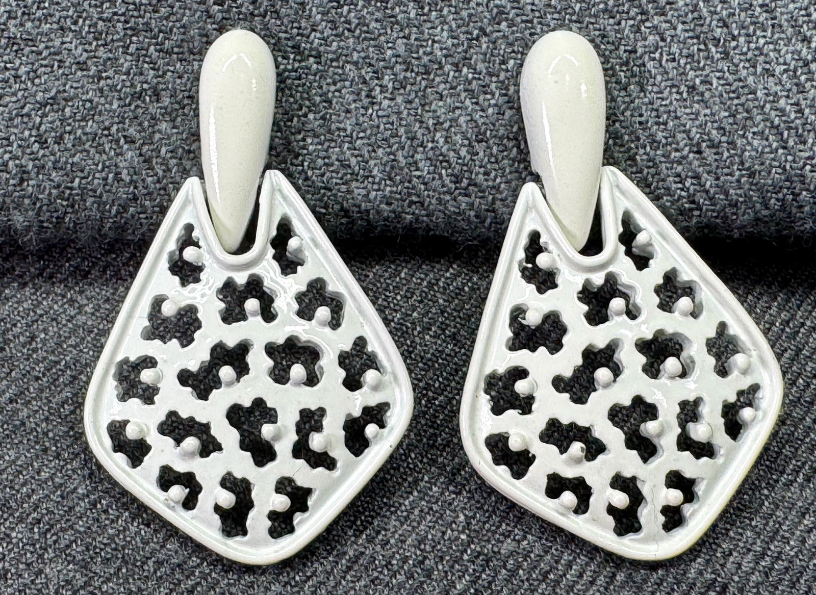 Vintage Crown Trifari White Enamel Clip on Earrings: Vintage Crown Trifari White Enamel Clip on Earrings. Marked. For measures please refer to the pictures taken with a measuring tape. Weight: 15 Grams IN HOUSE FLAT SHIPPING & HANDLING COST WITHIN ALL T