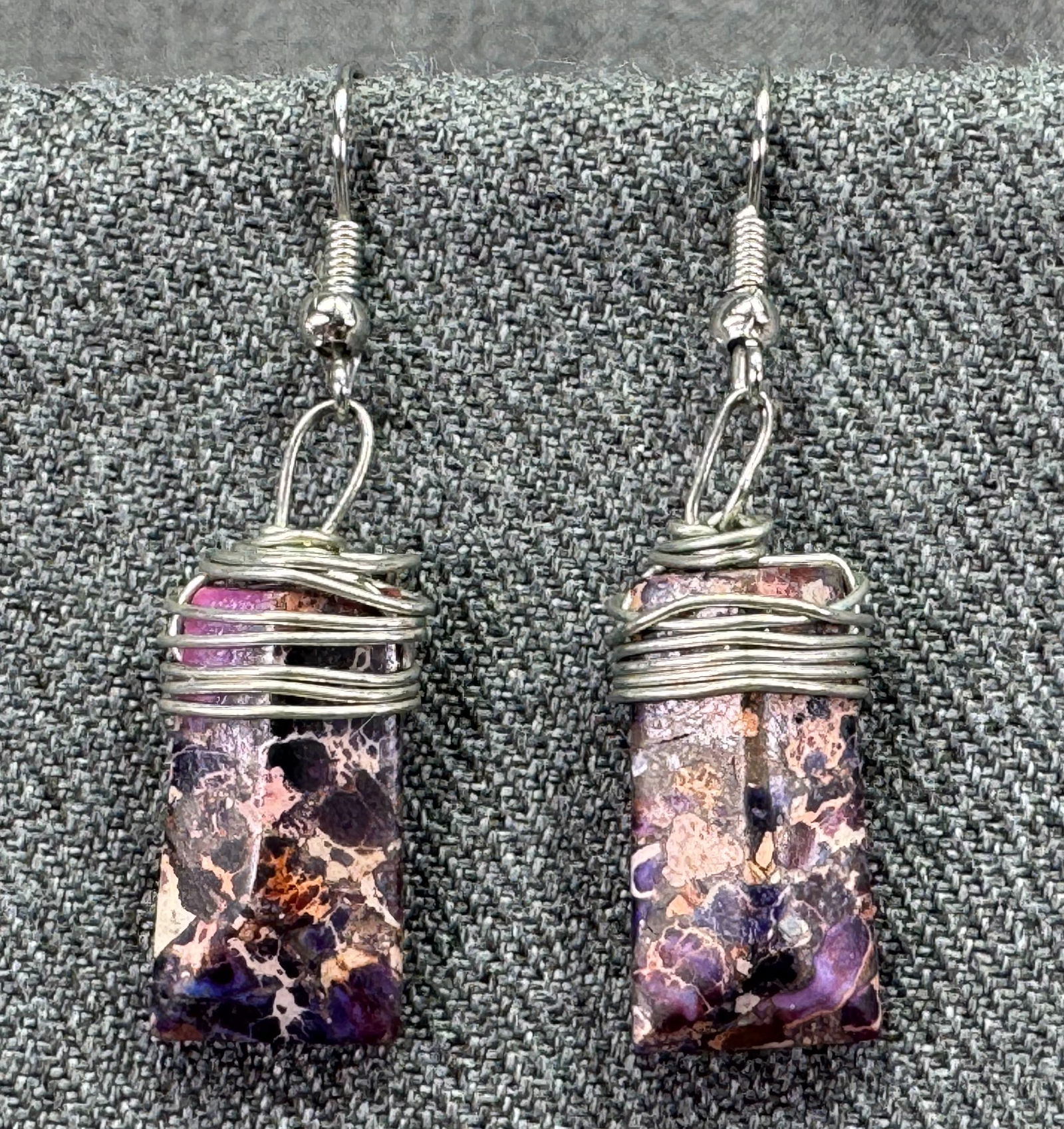 Vintage purple jasper silver-toned wire wrapped hook earrings: Vintage purple jasper silver-toned wire wrapped hook earrings. Unmarked. For measures please refer to the pictures taken with a measuring tape. Weight: 6 Grams. IN HOUSE FLAT SHIPPING & HANDLING COST