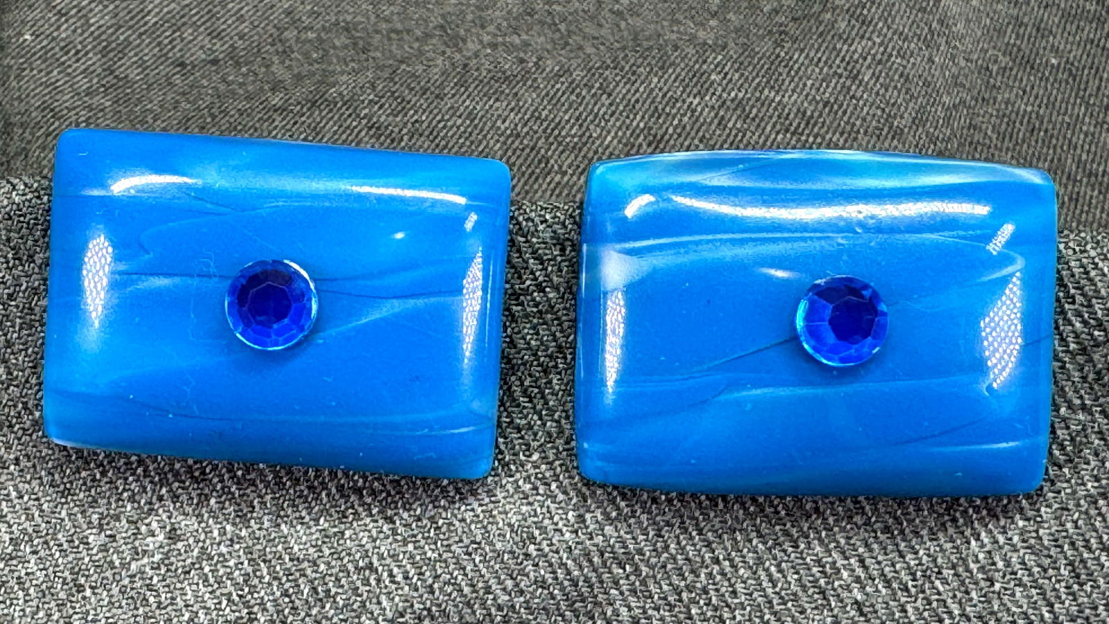 Vintage French Bluette jeweled marbled plastic shoe clips: Vintage French Bluette jeweled marbled plastic shoe clips. Marked. For measures please refer to the pictures taken with a measuring tape. Weight: 15 Grams. IN HOUSE FLAT SHIPPING & HANDLING COST WITHI