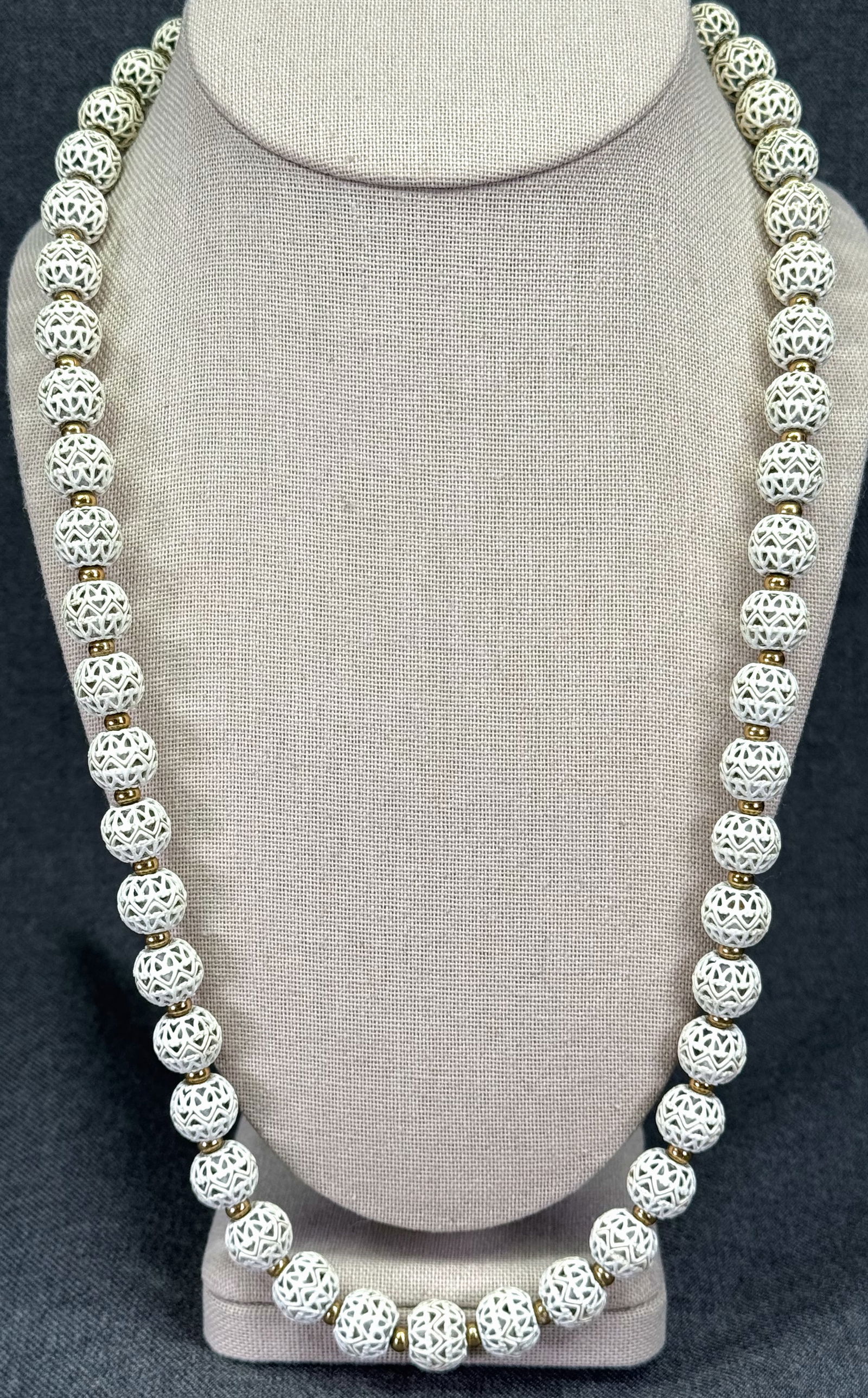 Vintage Monet filigree white enamel & gold-toned beaded necklace. *B: Vintage Monet filigree white enamel & gold-toned beaded necklace. Marked . For measures please refer to the pictures taken with a measuring tape. Weight: 55 Grams. IN HOUSE FLAT SHIPPING & HANDLING CO