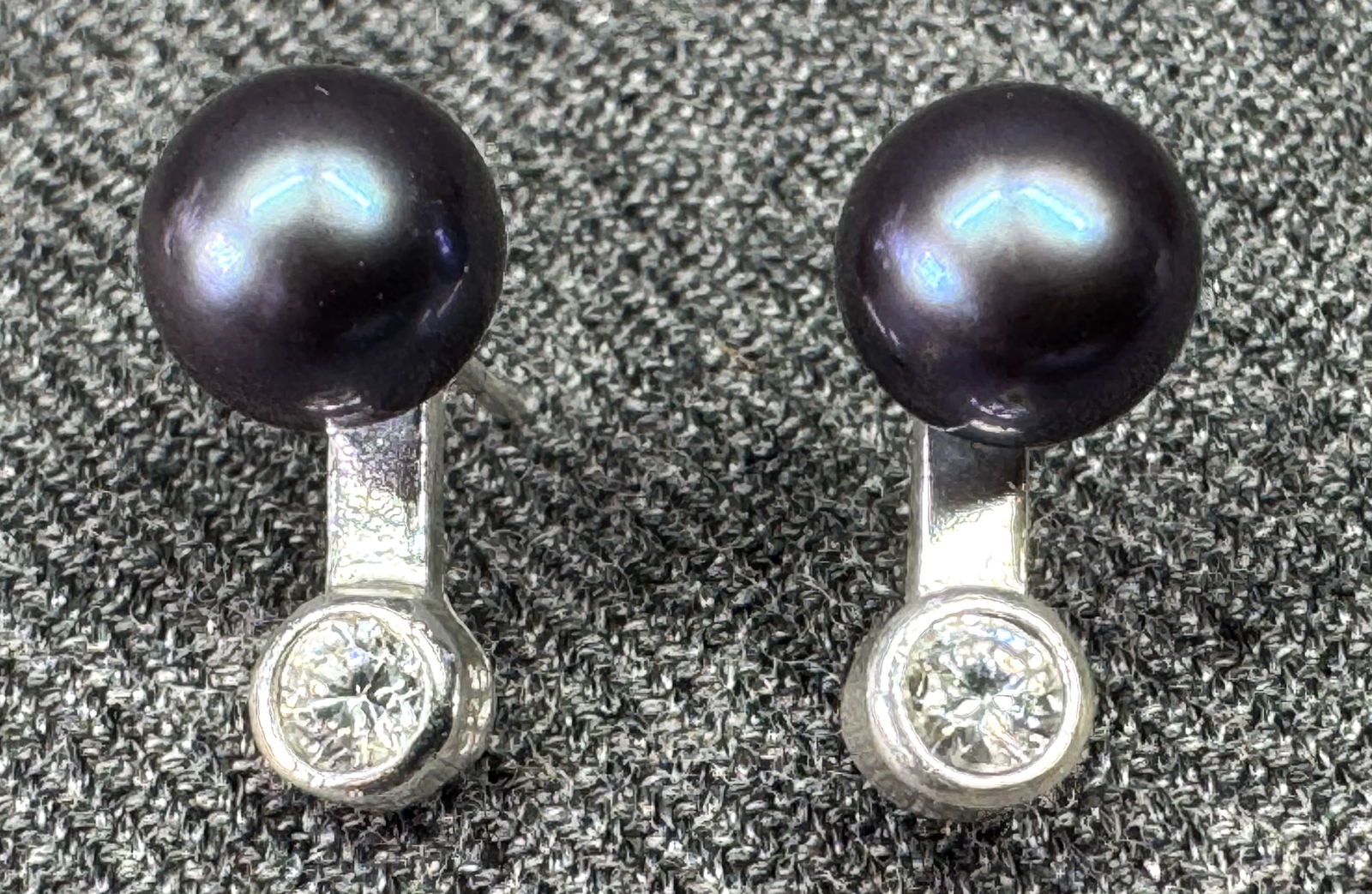 Cultured black pearl and CZ sterling silver student earrings *B: Cultured black pearl and CZ sterling silver student earrings. Marked 925 and a dotted circle M O or W O?. For measures please refer to the pictures taken with a measuring tape. Weight: 1.37 Grams. IN