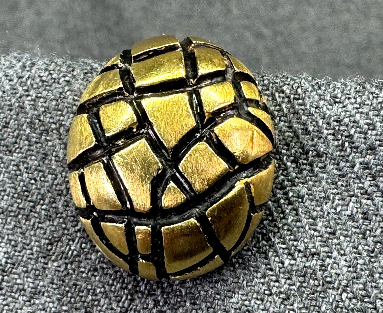 Vintage Dorota 18K solid yellow gold heavy clip single earring. 10.83 Grams. Marked: Vintage Dorota 18K solid yellow gold heavy clip single earring. Marked Dorota 18K on the back and 18K on the clip. Black accents. For measures please refer to the pictures taken with a measuring tape.