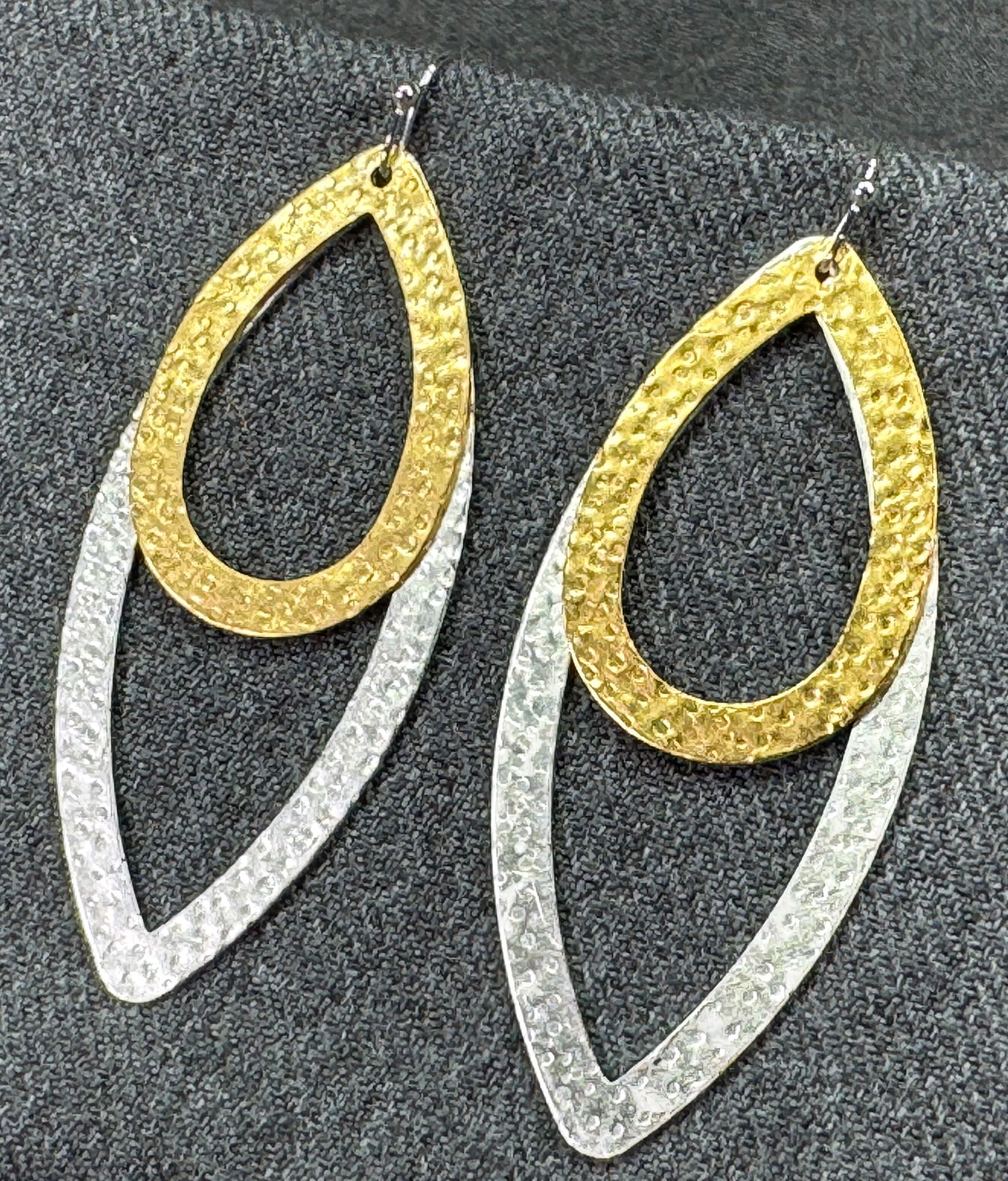 Vintage hammered gold-silver-toned oval hoops hook earrings. #B: Vintage hammered gold-silver-toned oval hoops hook earrings. Unmarked. For measures please refer to the pictures taken with a measuring tape. Weight: 9 Grams. IN HOUSE FLAT SHIPPING & HANDLING COST WI