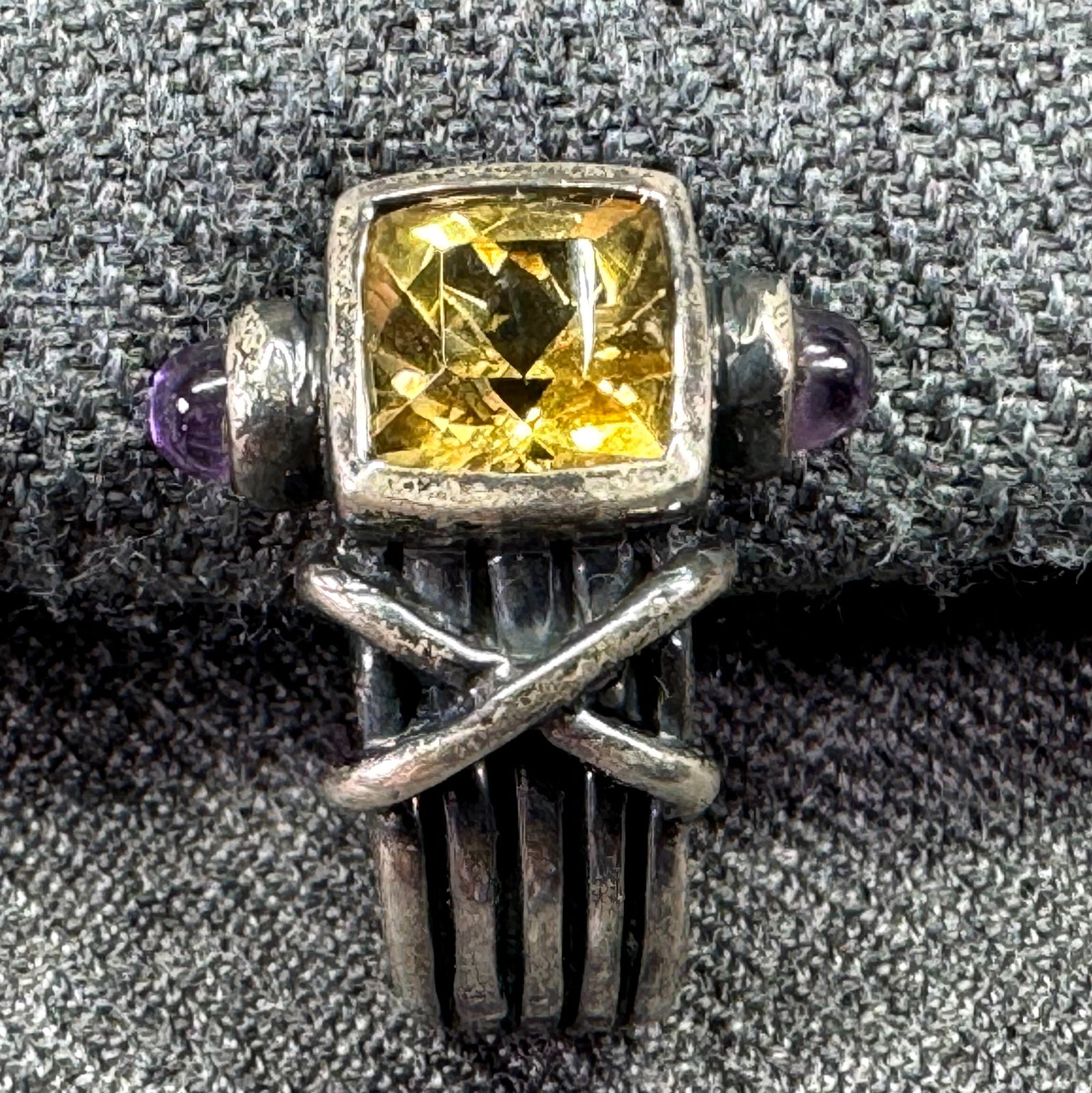 Vintage artsy citrine & amethyst sterling silver single pieced clip earring. #B: Vintage artsy citrine & amethyst sterling silver single pieced clip earring. Marked 925. < For measures please refer to the pictures taken with a measuring tape. Weight:4.82 Grams. IN HOUSE FLAT SHIPP