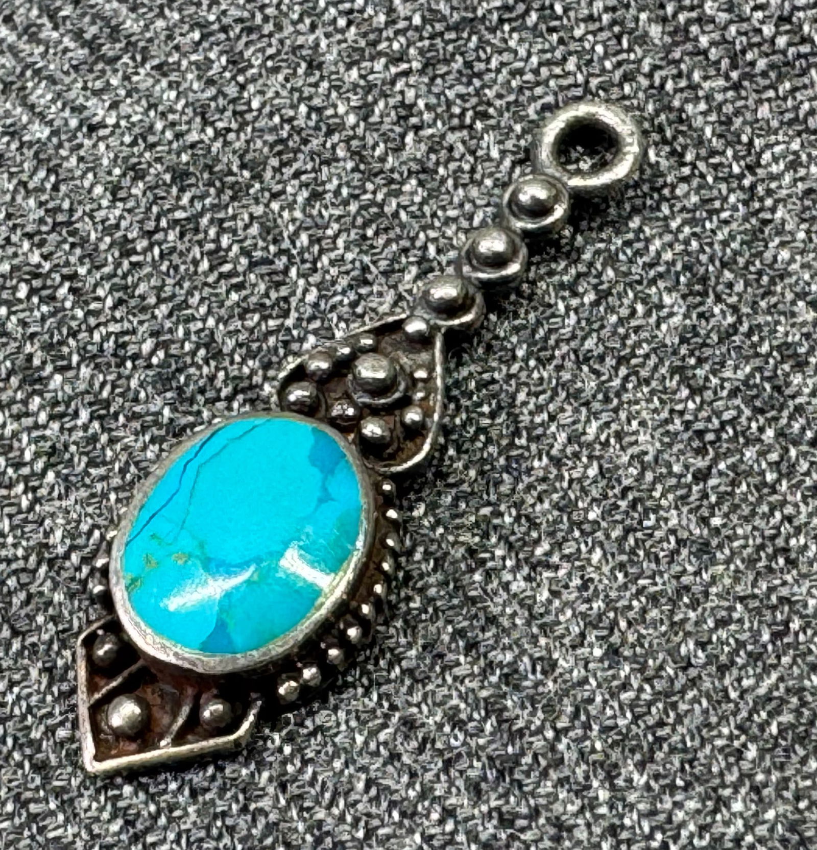 Vintage southwestern style reconstituted turquoise sterling silver pendant. #B: Vintage southwestern style reconstituted turquoise sterling silver pendant. Unmarked. < For measures please refer to the pictures taken with a measuring tape. Weight: 1.01 Grams. IN HOUSE FLAT SHIPPIN