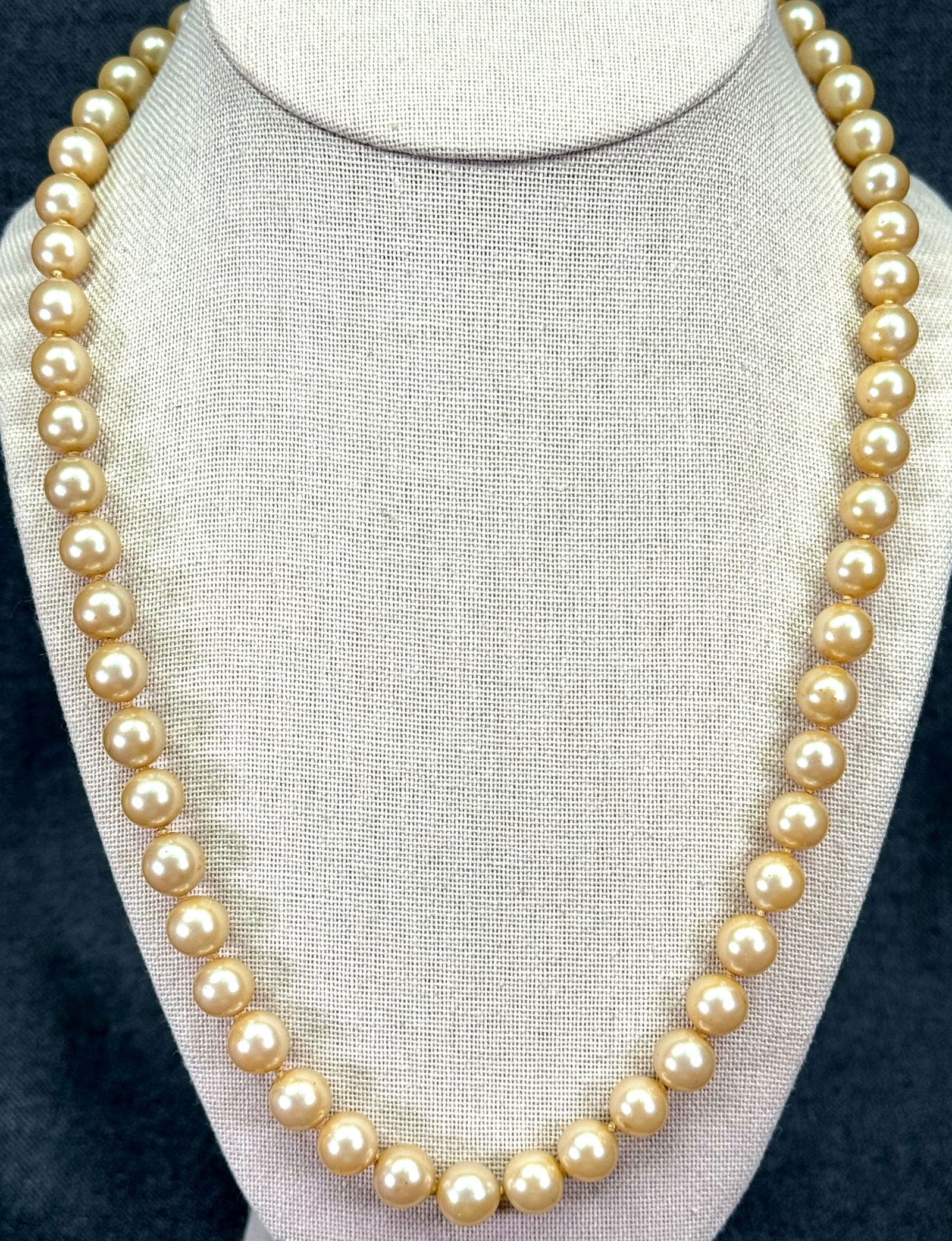 Vintage jeweled clasp hand knotted in between pearly beads neacklace. #B (1 of 7)