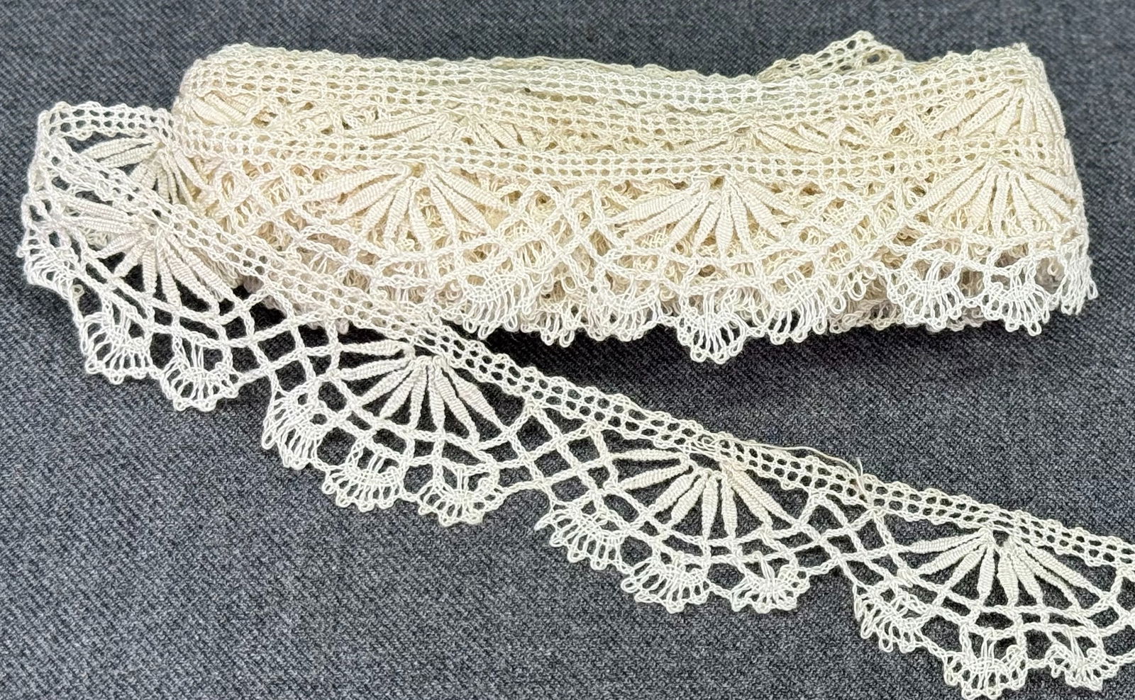 Vintage bobbin lace trim. 3 3/4 yards. Unused #B (1 of 5)