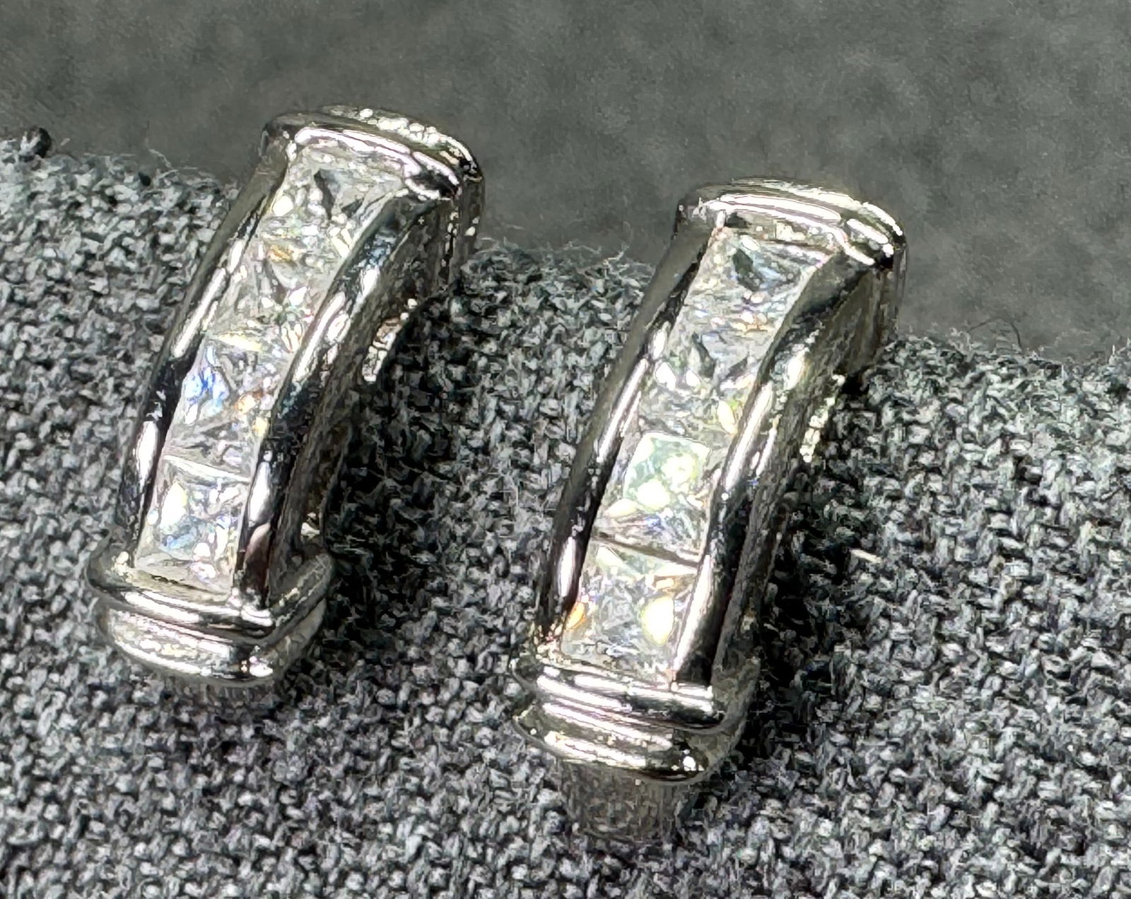 Moissanite silver-toned stud earrings. #B: Moissanite silver-toned stud earrings. Unmarked. < For measures please refer to the pictures taken with a measuring tape. Weight: 4 Grams. IN HOUSE FLAT SHIPPING & HANDLING COST WITHIN ALL THE U.S. :