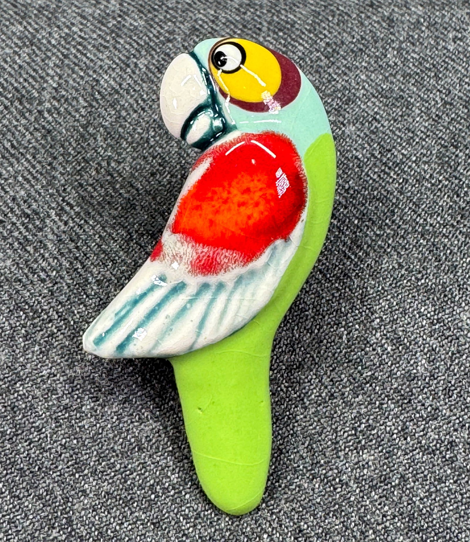 Vintage artisan hand painted parrot brooch pin. #B: Vintage artisan hand painted parrot brooch pin. Unmarked. < For measures please refer to the pictures taken with a measuring tape. Weight: 7 Grams. IN HOUSE FLAT SHIPPING & HANDLING COST WITHIN ALL TH