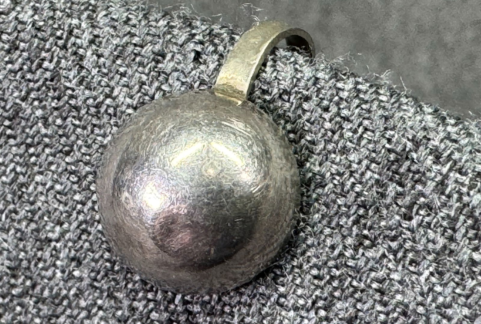 Vintage Mexico CMR Plata sterling silver half bead screw back SOLO earring. #B: Vintage Mexico CMR Plata sterling silver half bead screw back SOLO earring. Marked. CMR Plata 925 and Hard to read marks. For measures please refer to the pictures taken with a measuring tape. Weight: