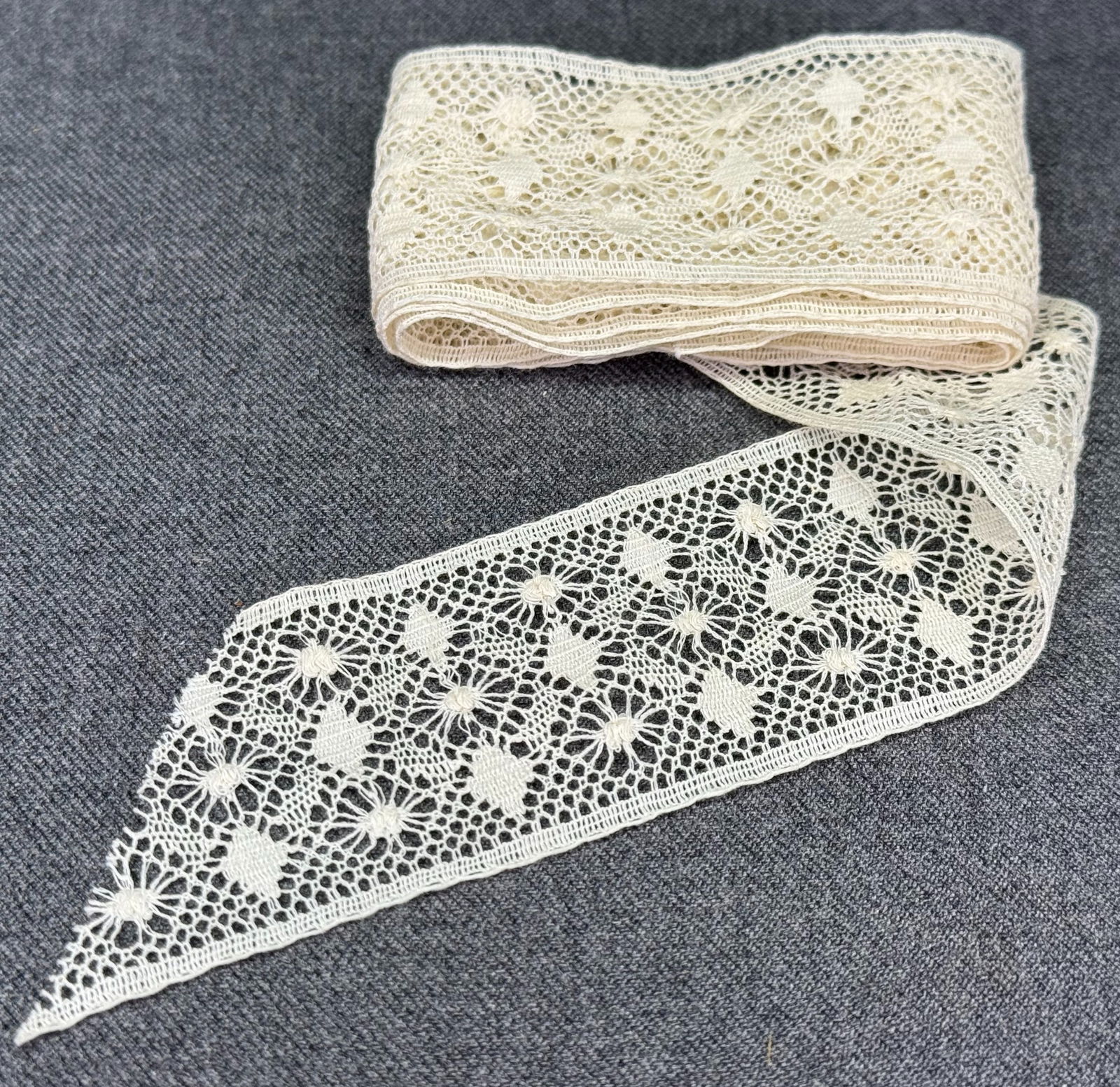 Vintage Torchon lace trim. Unused. 1 Yard . #B: Vintage Torchon lace trim. Unused. 1 Yard . For measures please refer to the pictures taken with a measuring tape. Weight: 3 Grams. IN HOUSE FLAT SHIPPING & HANDLING COST WITHIN ALL THE U.S. : $7 To b