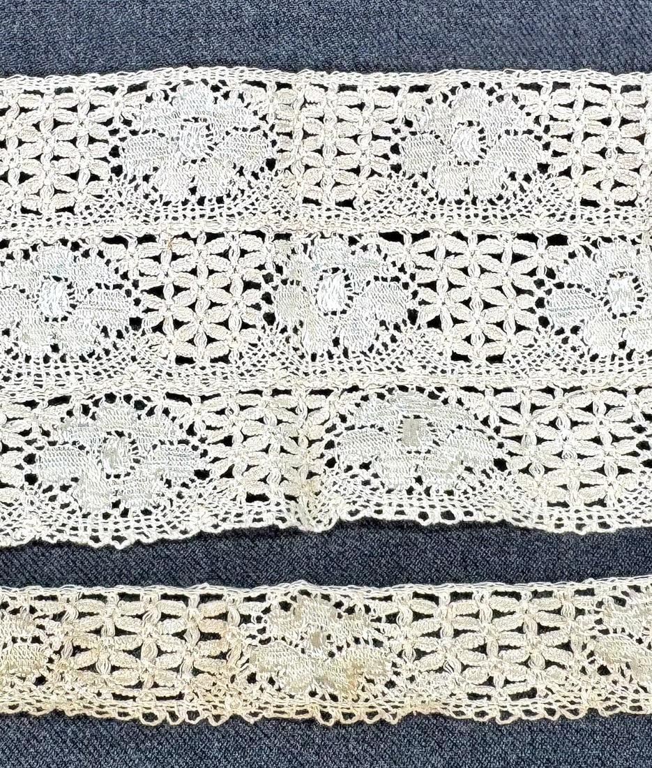 Vintage assorted Torchon lace trims . #B: Vintage assorted Torchon lace trims . For measures please refer to the pictures taken with a measuring tape. Weight: 6 Grams. IN HOUSE FLAT SHIPPING & HANDLING COST WITHIN ALL THE U.S. : $7 To bypass