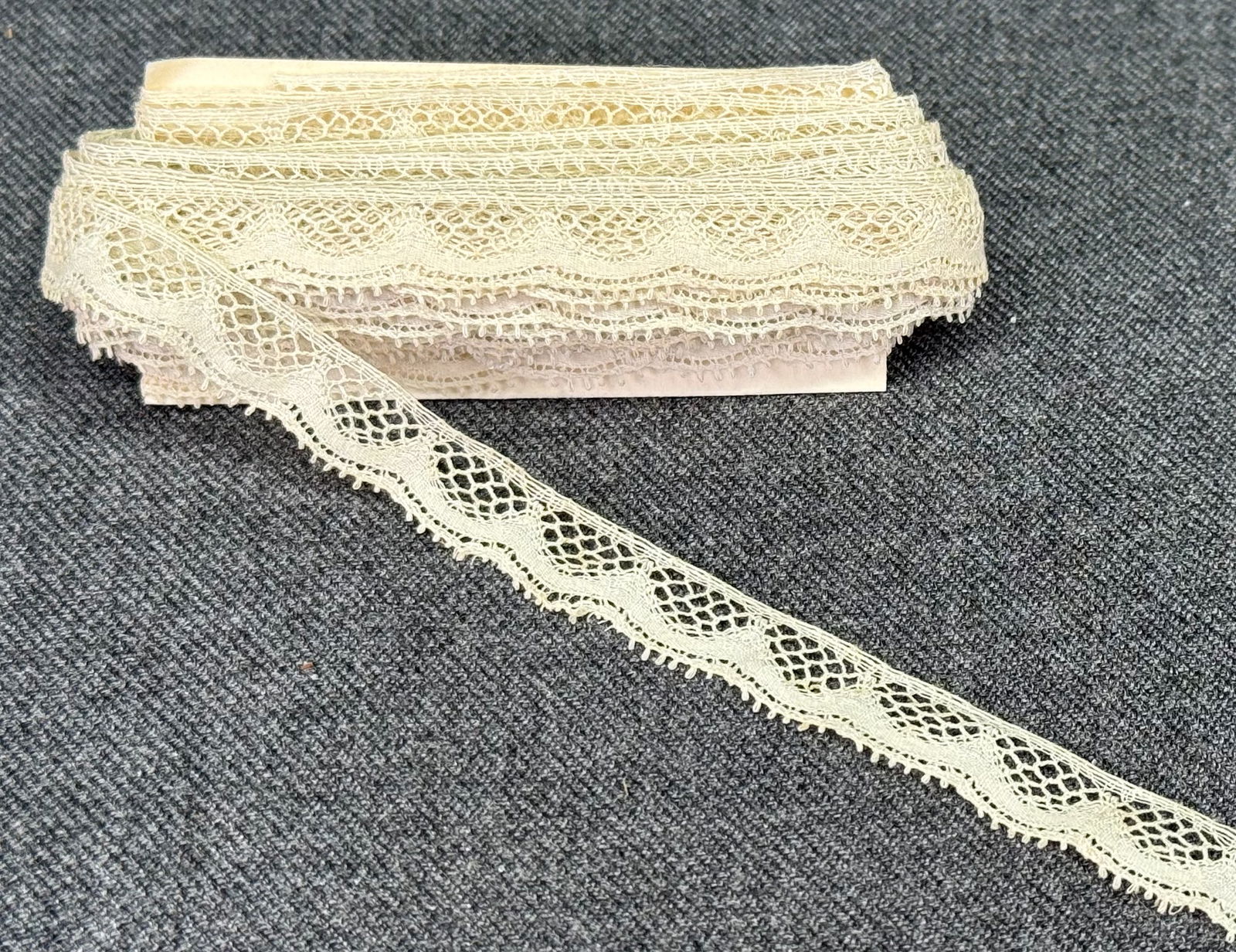 Vintage Cluny lace trim . Unused. 2 3/4 Yards #B: Vintage Cluny lace trim . Unused. 2 3/4 Yards # For measures please refer to the pictures taken with a measuring tape. Weight: 4 Grams. IN HOUSE FLAT SHIPPING & HANDLING COST WITHIN ALL THE U.S. : $7
