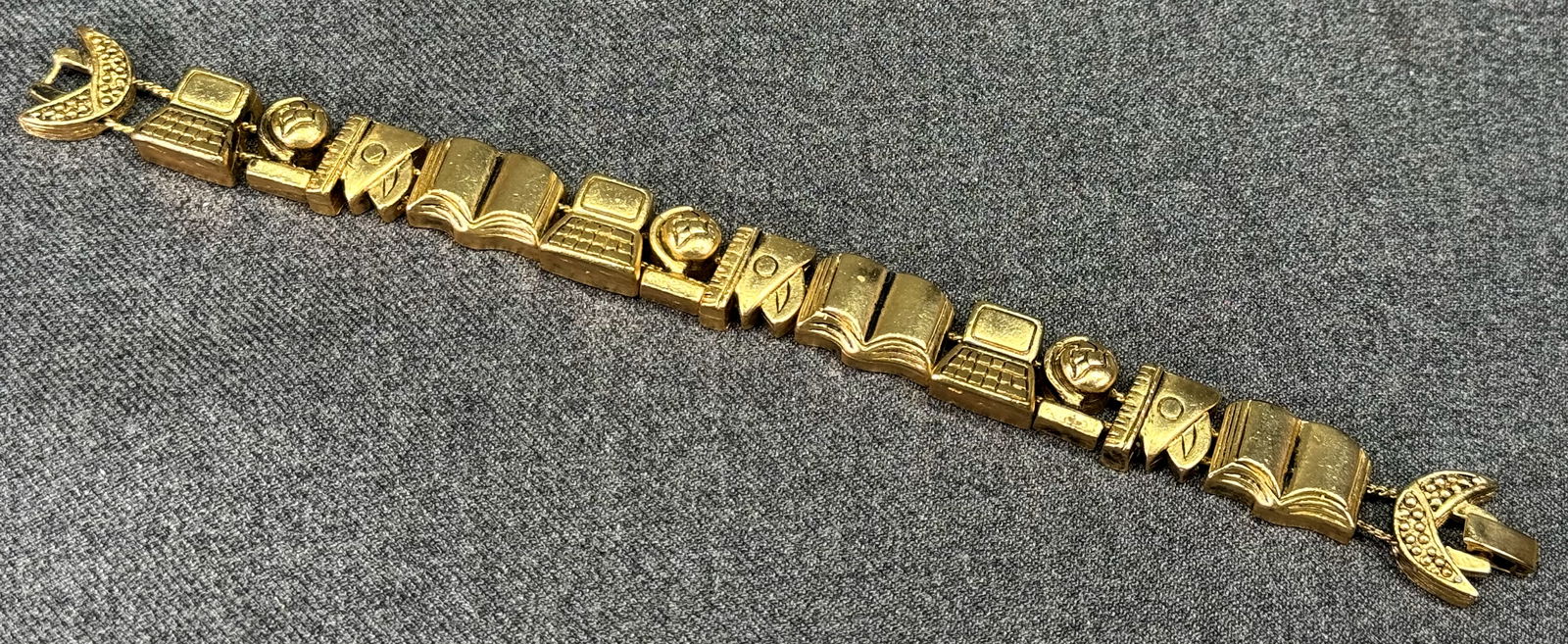 Vintage sliding school theme charms gold-toned bracelet. #B: Vintage sliding school theme charms gold-toned bracelet. Unmarked. # For measures please refer to the pictures taken with a measuring tape. Weight: 47 Grams. IN HOUSE FLAT SHIPPING & HANDLING COST WIT