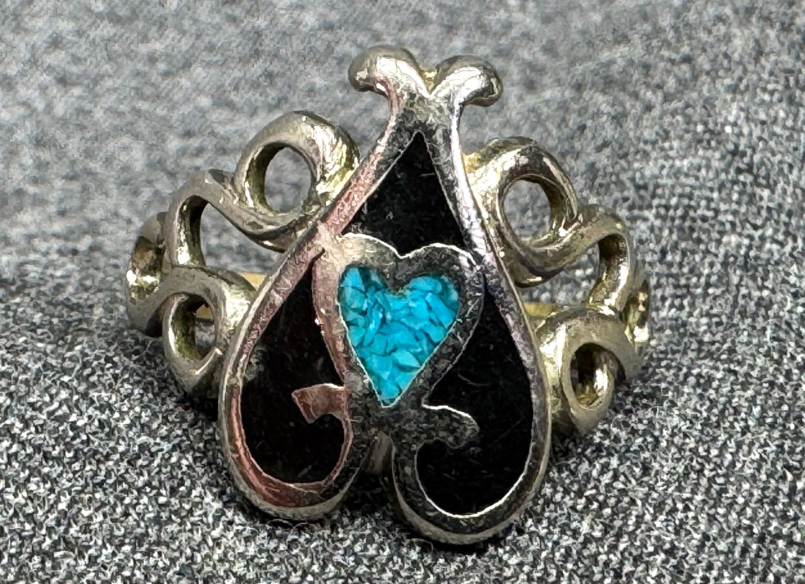 Vintage chipped turquoise black enemal silver-toned heart ring. #B: Vintage chipped turquoise black enemal silver-toned heart ring. Unmarked. For measures please refer to the pictures taken with a measuring tape. Weight: 4 Grams. IN HOUSE FLAT SHIPPING & HANDLING COST