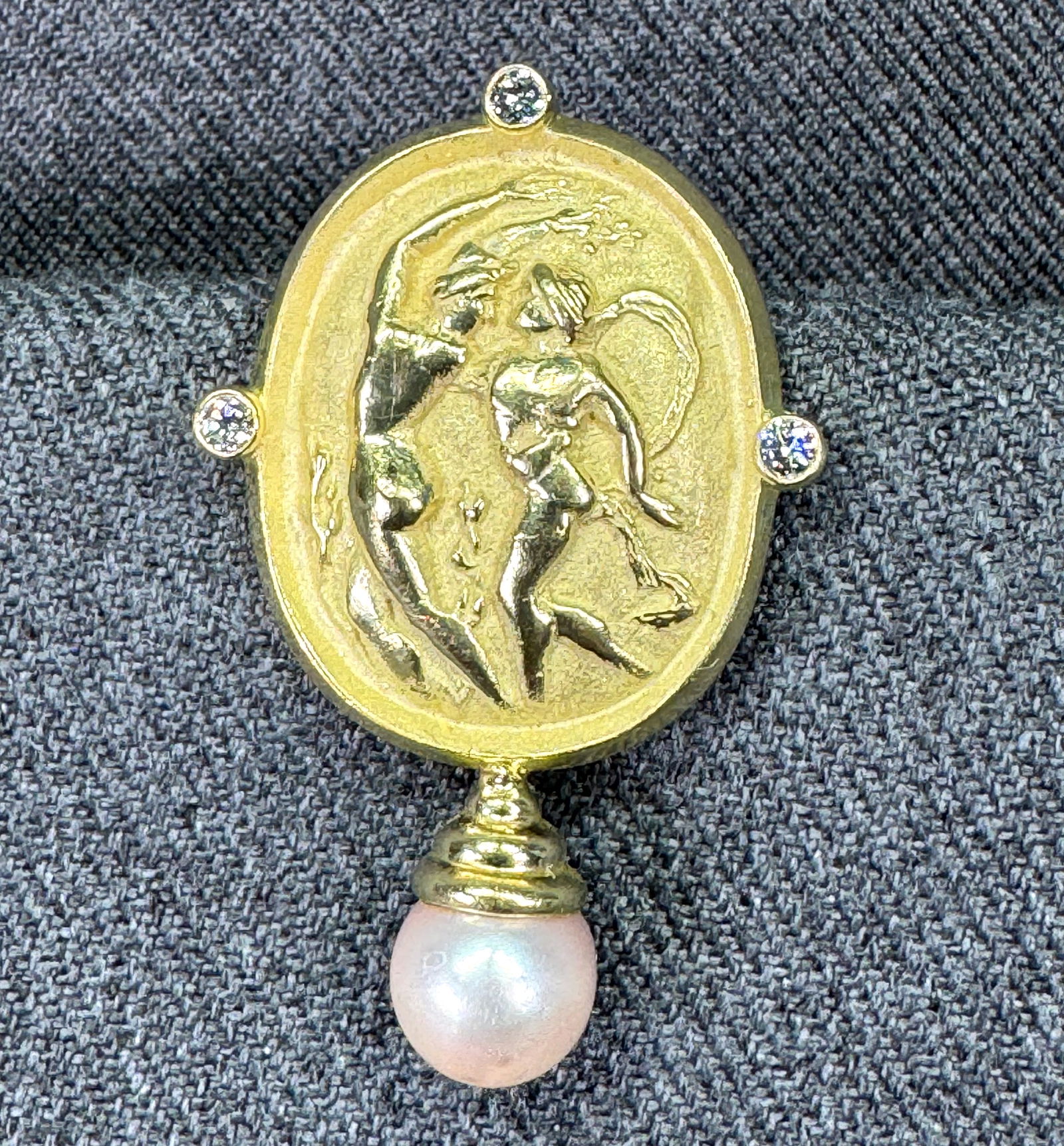 Vintage intaglio 14K yellow solid gold solo earring. Diamonds, Cultured pearl #B: Vintage intaglio Daphne and Apollo 14K solid yellow gold solo earring. Diamonds, Cultured pearl Daphne and Apollo Matte and polished finish to highlight the raised pattern of the figures. Unmarked. Fo