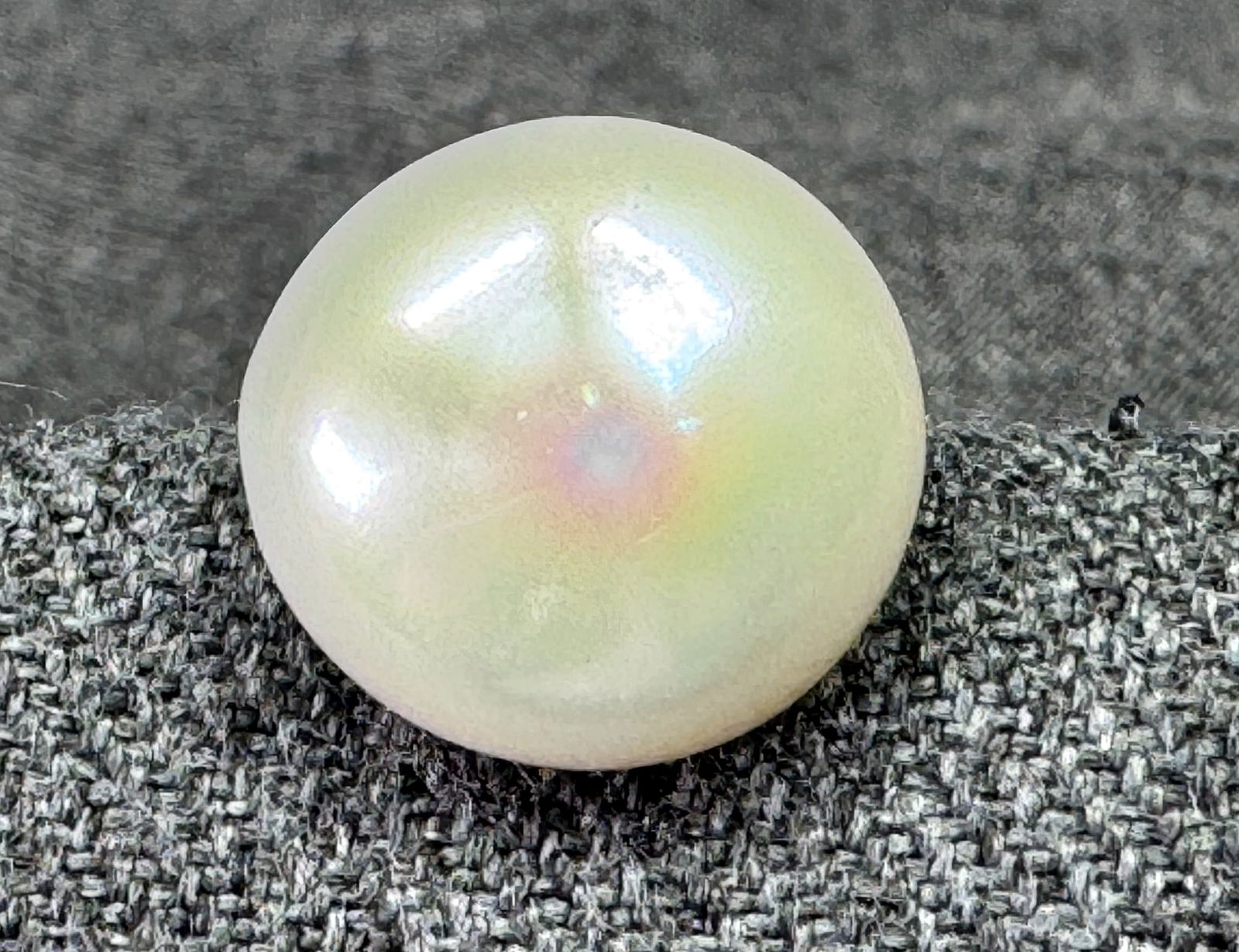 LS 925 sterling silver cultured pearl single stud earring #B: LS 925 sterling silver cultured pearl single stud earring. Marked. For measures please refer to the pictures taken with a measuring tape. Weight: 2.26 Grams. IN HOUSE FLAT SHIPPING & HANDLING COST WIT